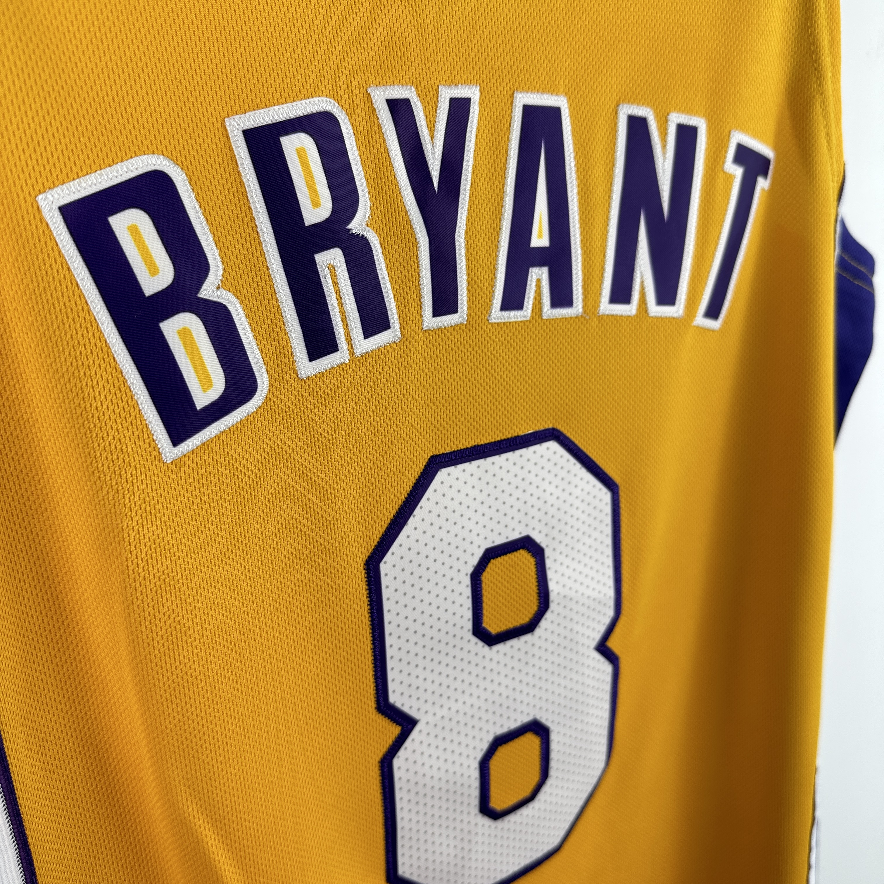 Embroidered MN Retro Jersey Lakers 00/01 Season V-neck Yellow No. 8 Kobe