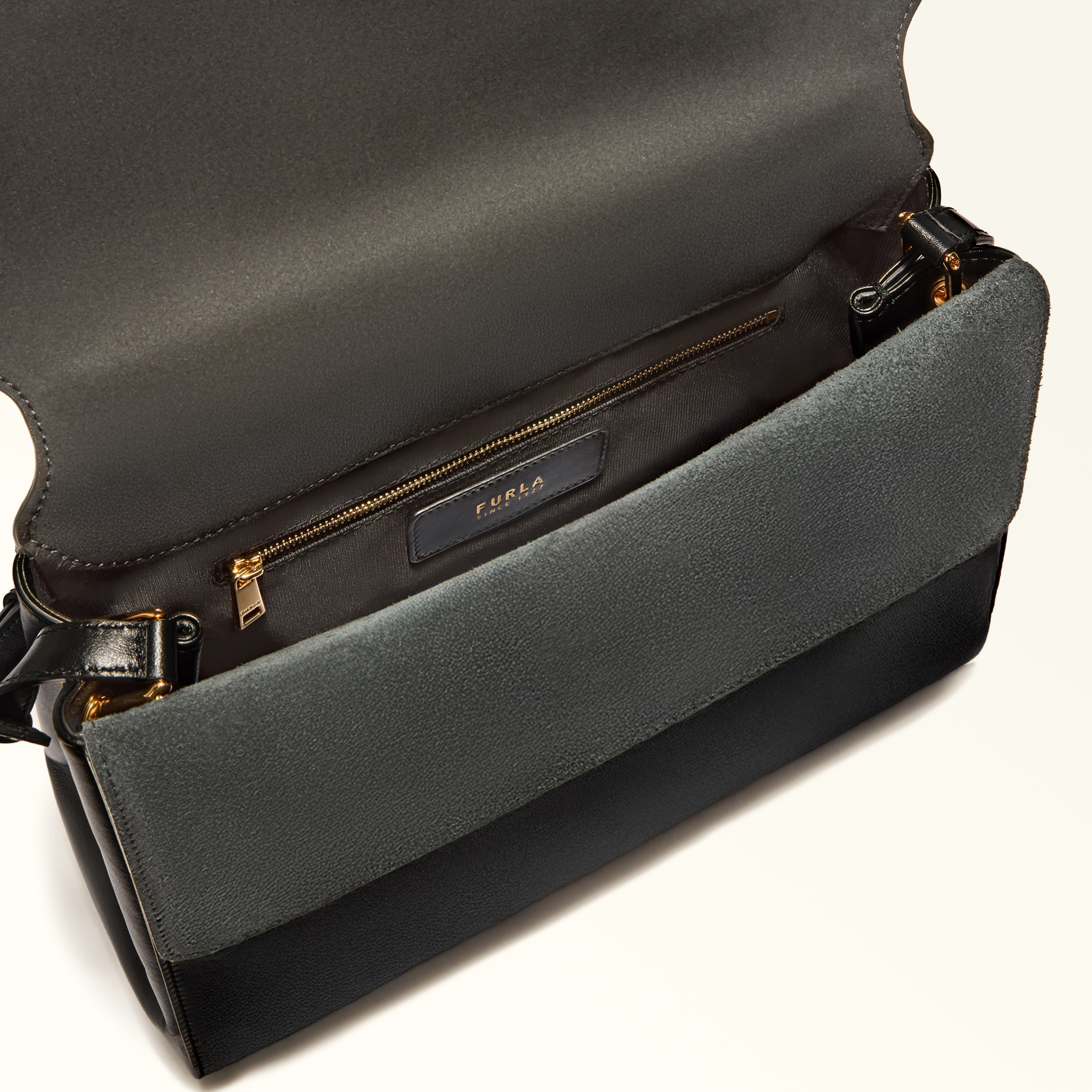 Furla Domus Shoulder Bag M