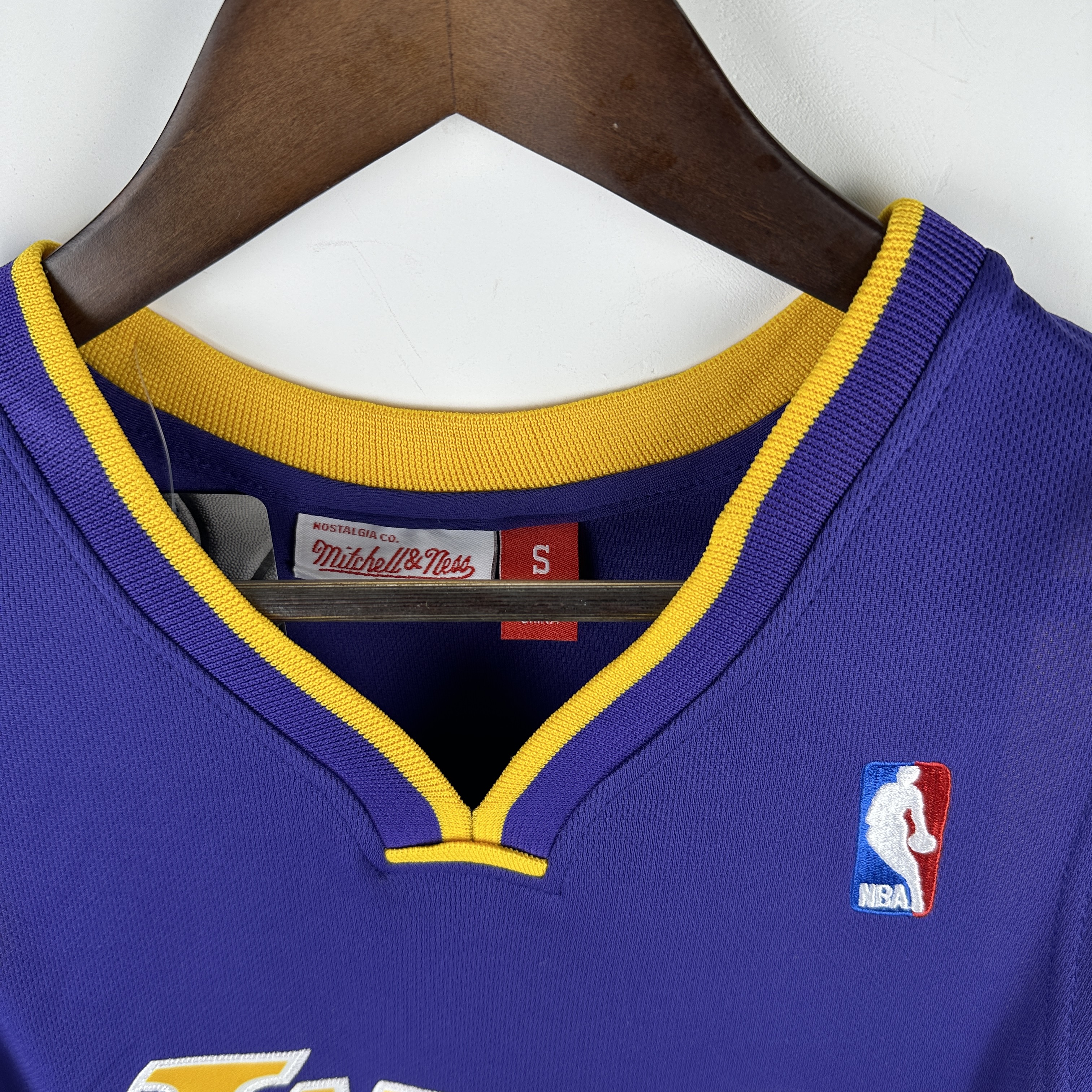 Embroidered MN Retro Jersey Lakers 00/01 Season V-neck Purple No. 24 Kobe