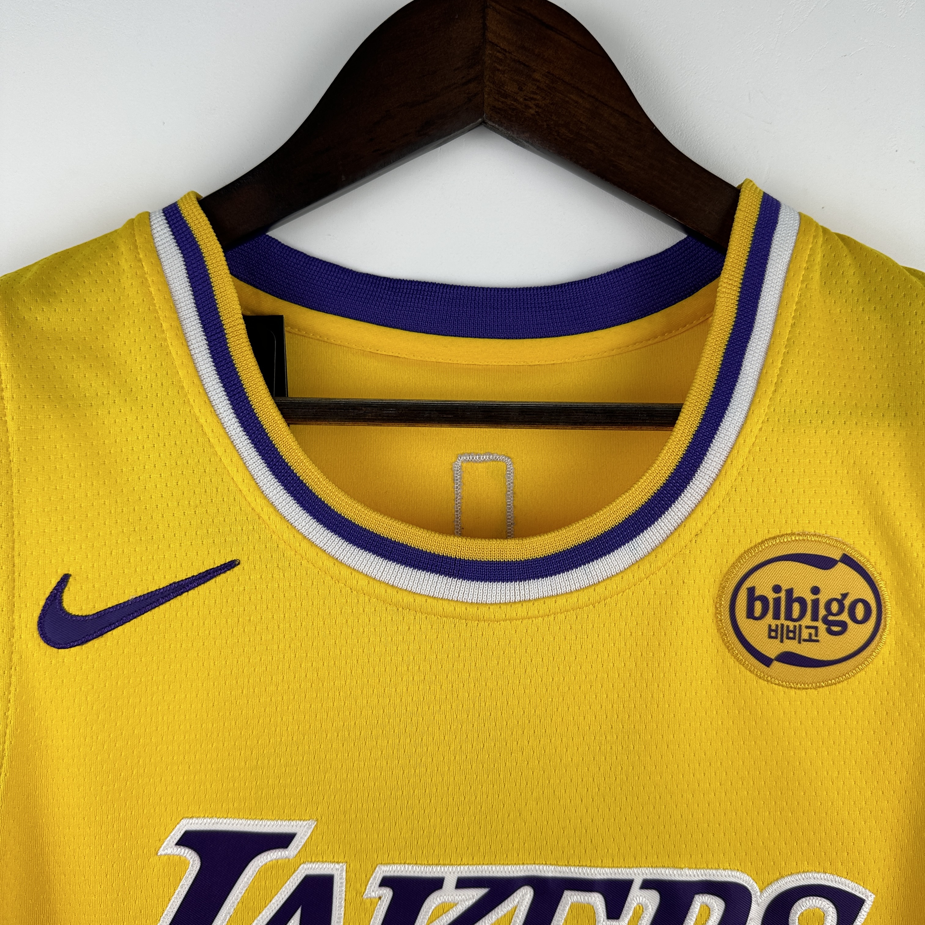 Embroidered Lakers Crew Neck Yellow No. 23 James