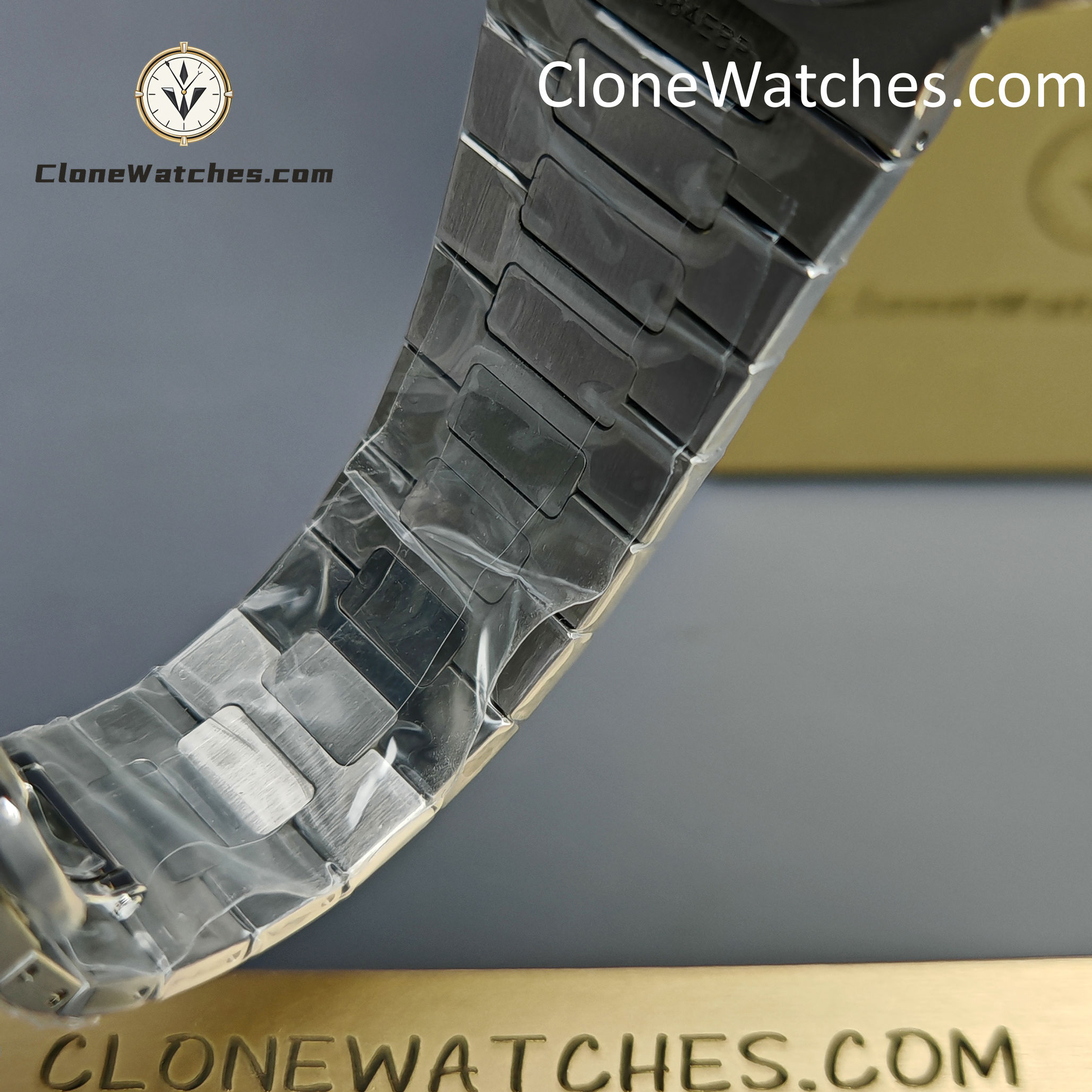 Patek Philippe Super Clone Watches 1:1 Nautilus Moon Phase 5712 Tiffany & Co Blue Dial New Clasp