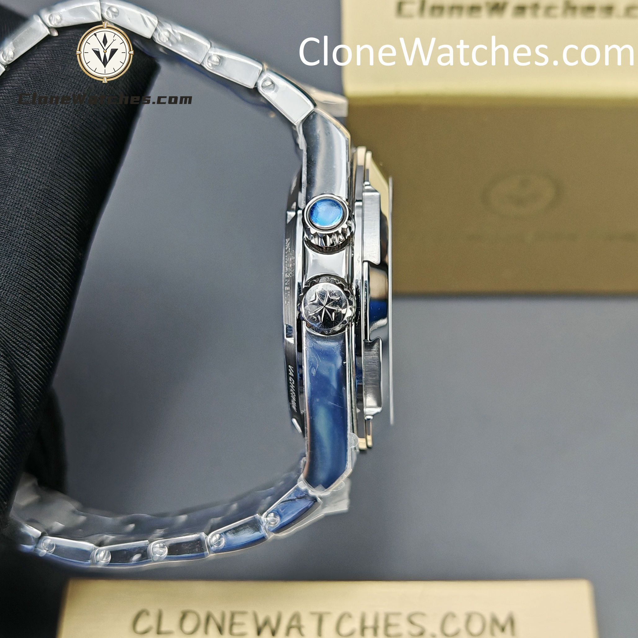 Vacheron Constantin Super Clone Watches 1:1 Overseas Dual Time 7920V/210A-B546 Black Dial