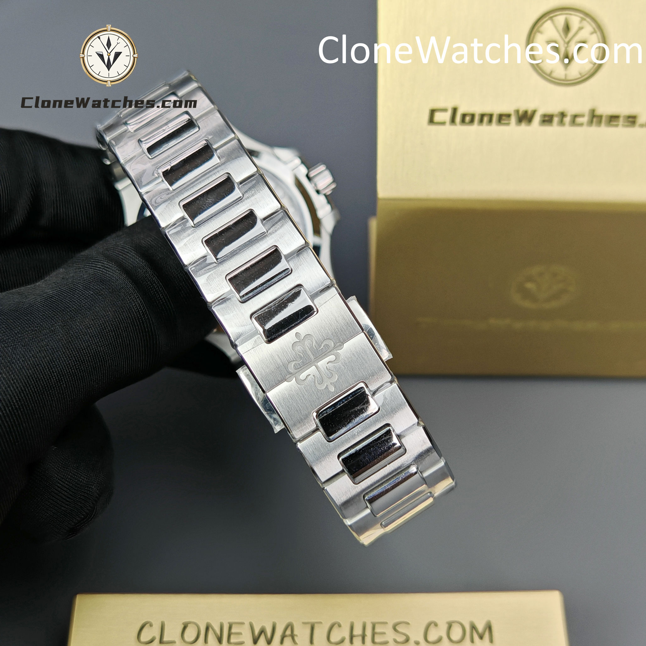 Patek Philippe Super Clone Watches 1:1 Nautilus White Dial Diamond Frame 7118/1200A-010 35.2 mm