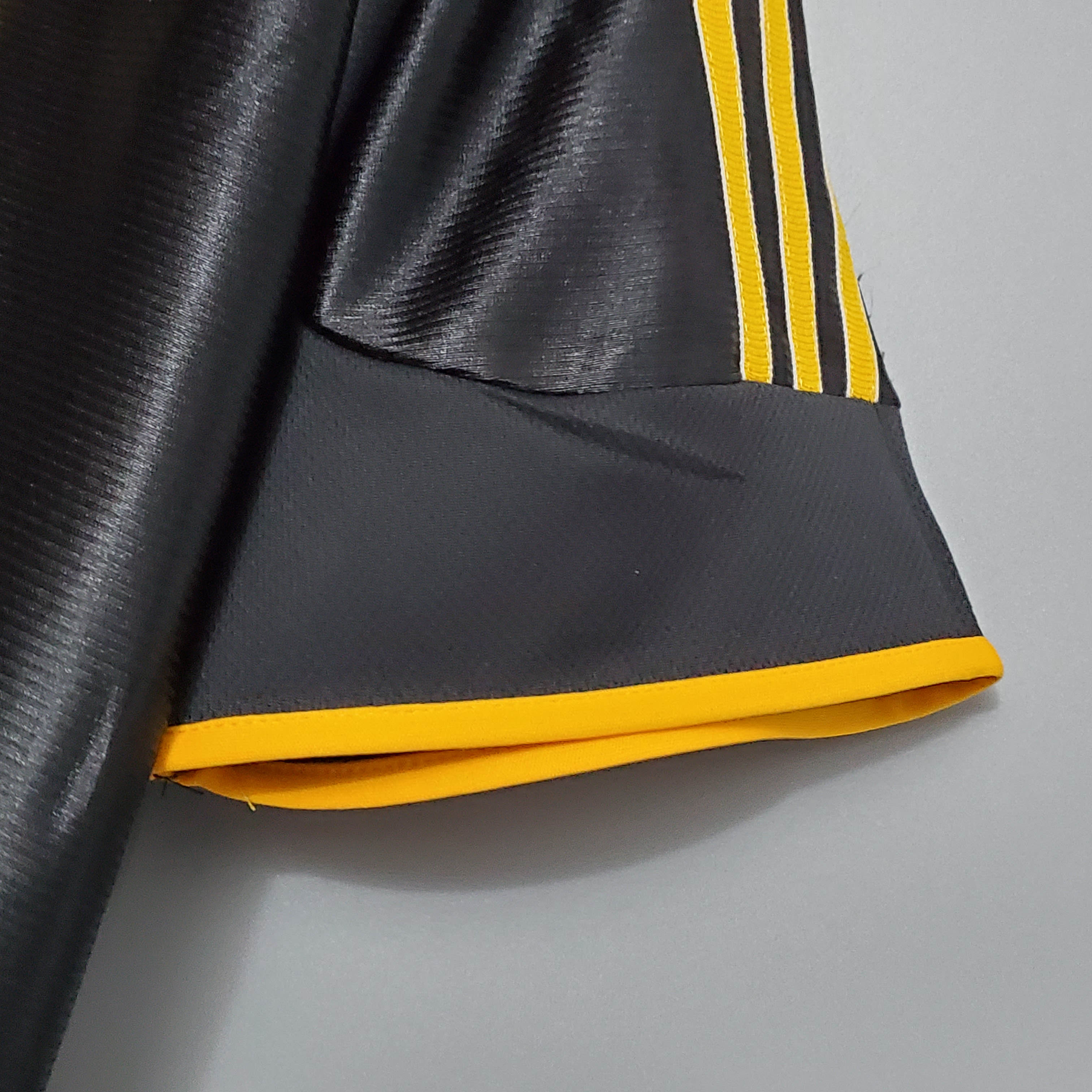 1999/01 Real Madrid Away Retro Jersey - Fans Edition