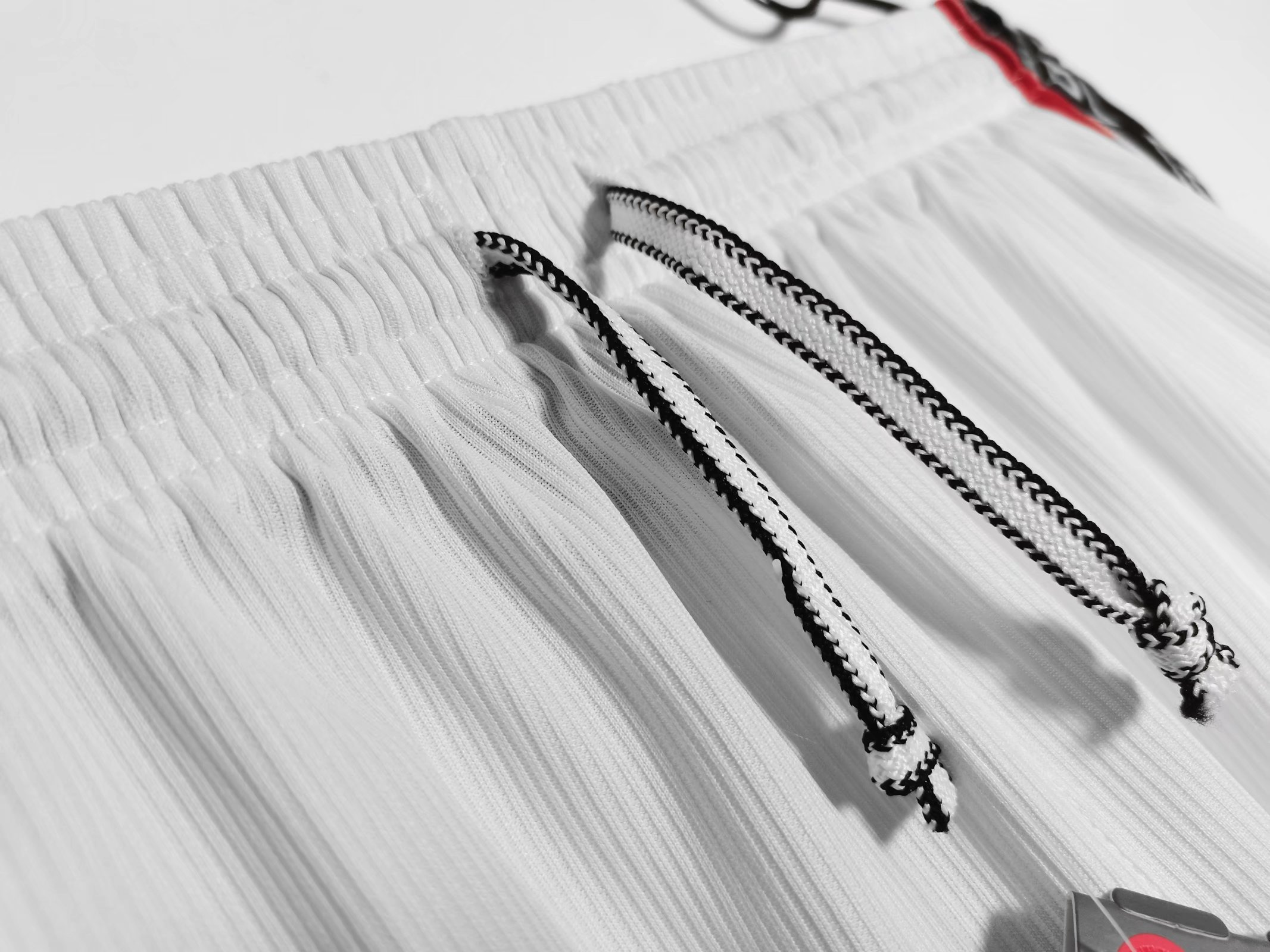 1998 Manchester United Retro Home Shorts - Fans Edition