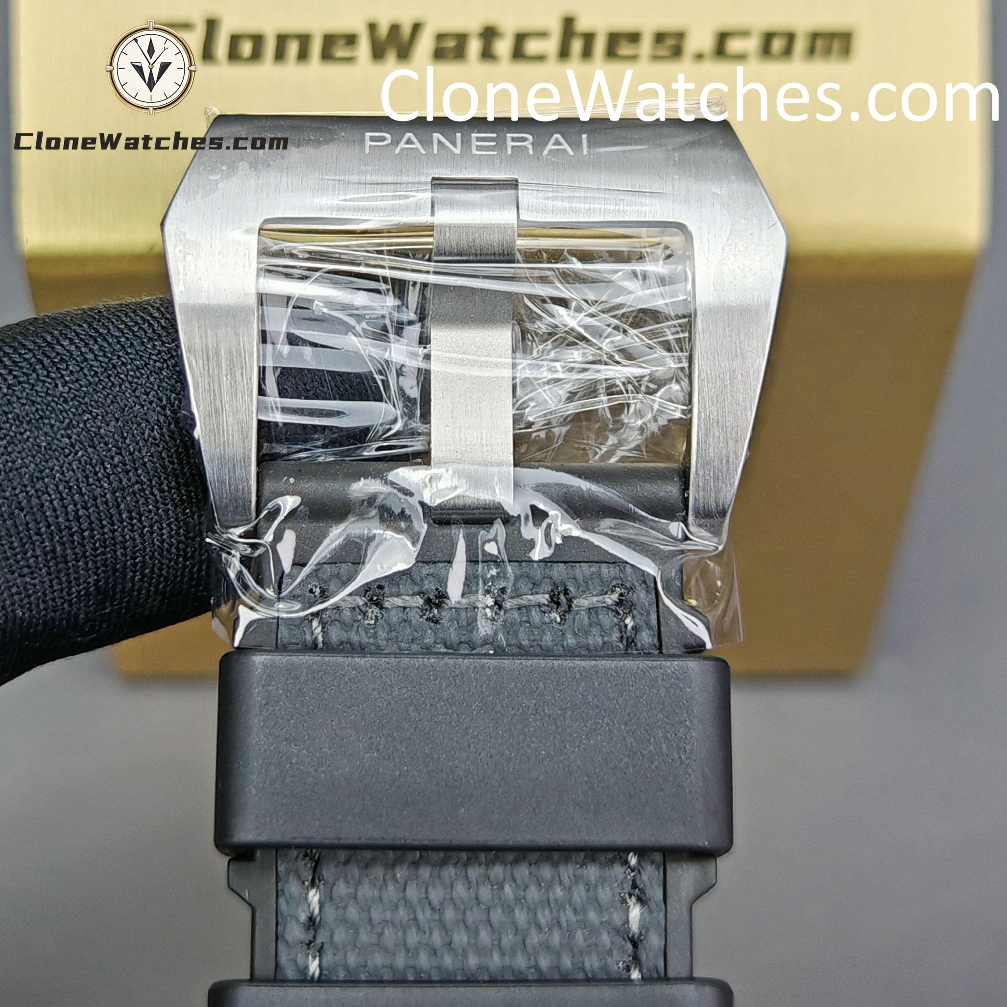 Panerai Super Clone Watches 1:1 Submersible QuarantaQuattro Luna Rossa PAM01681 44mm