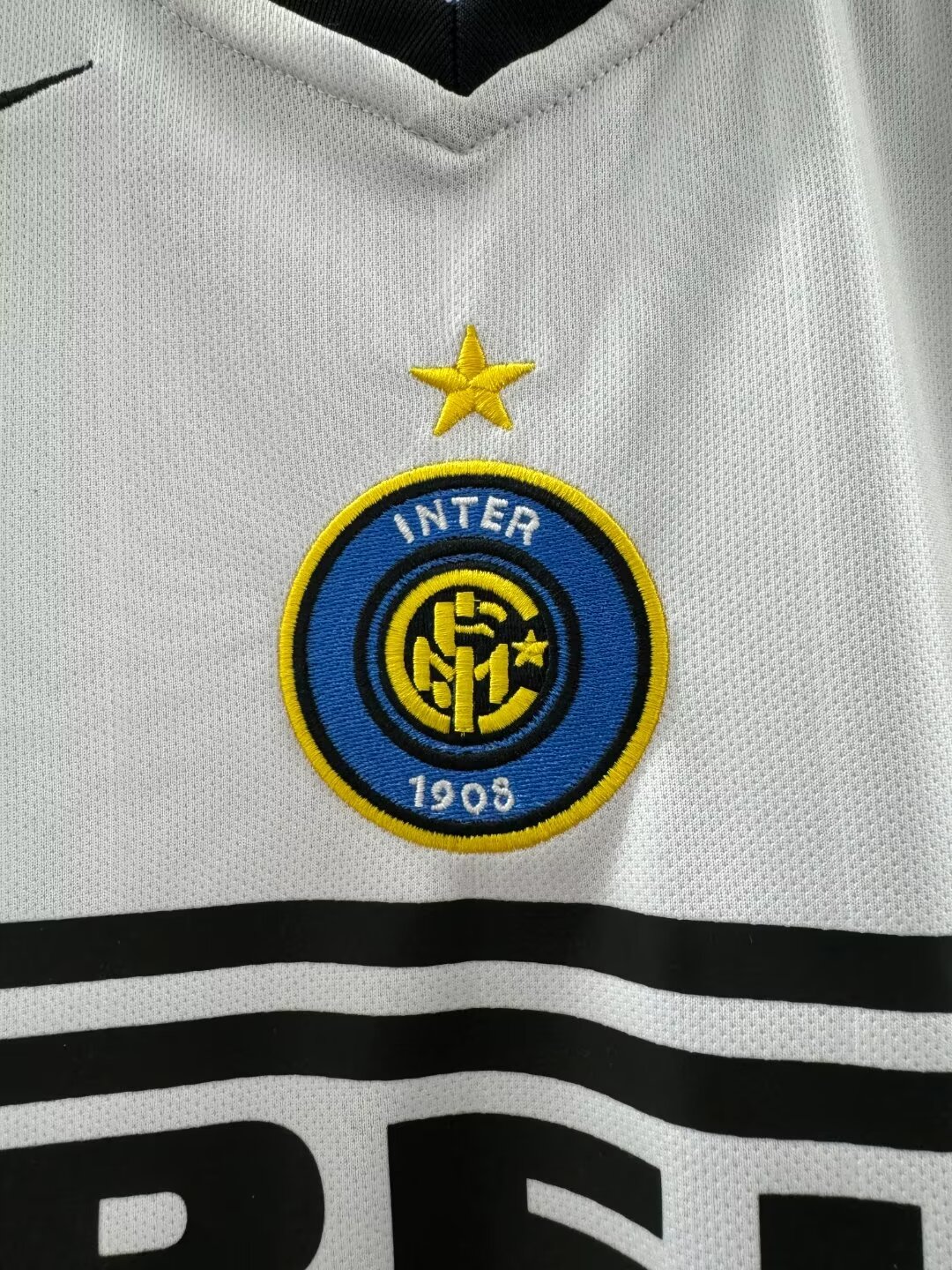 2004/05 Inter Milan away retro jersey - Fans Edition