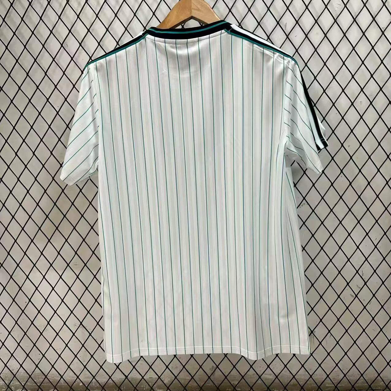 25-26 Liverpool Retro White Jersey - Fan Edition