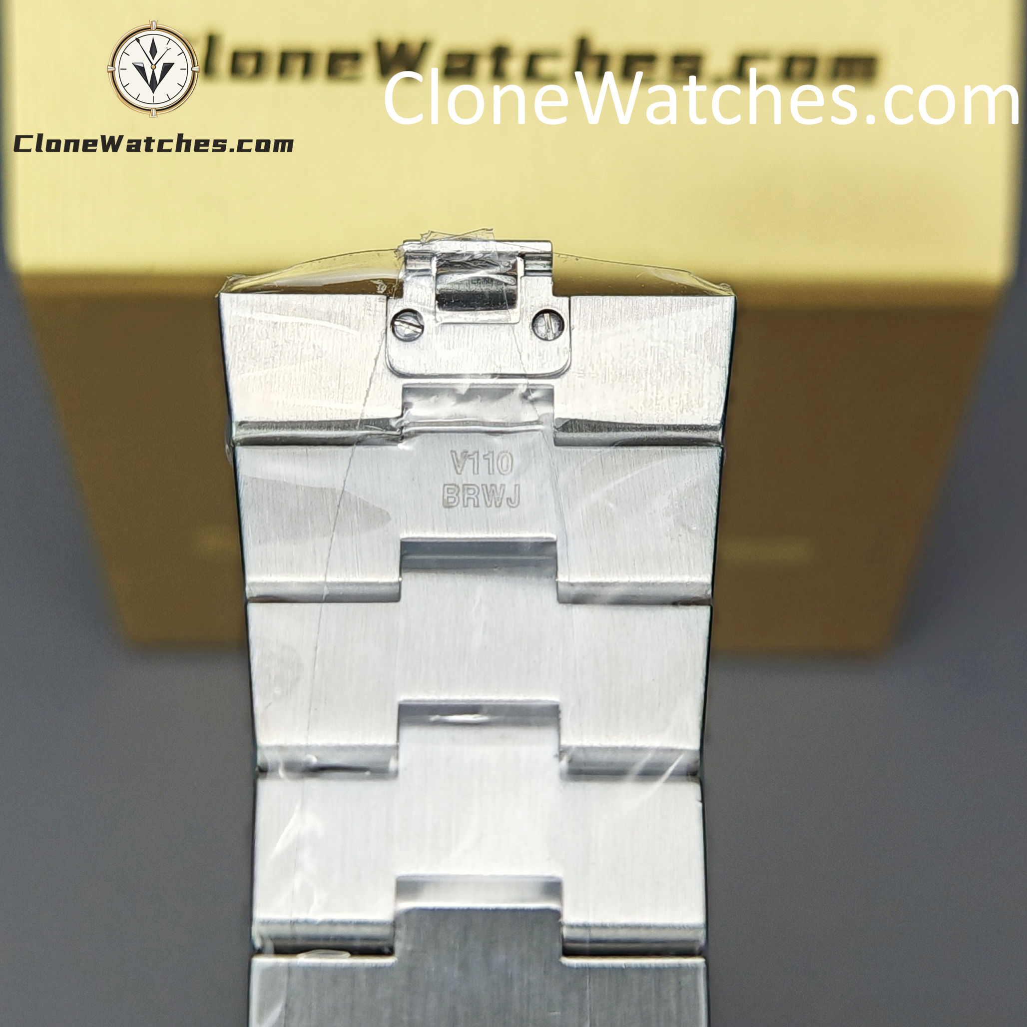 Vacheron Constantin Super Clone Watches 1:1 Overseas Dual Time 7920V/210A-B333 White Dial