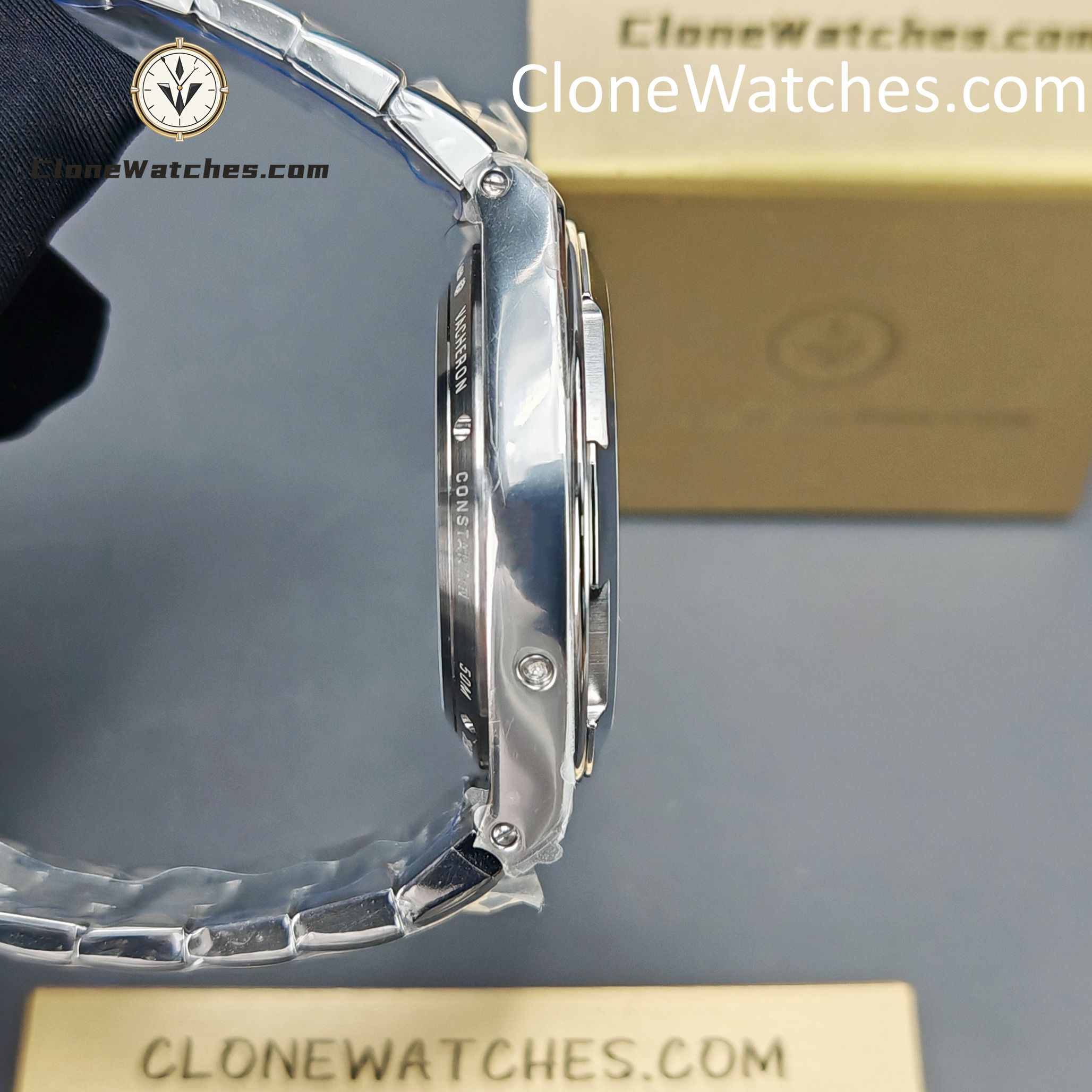 Vacheron Constantin Super Clone Watches 1:1 Overseas Perpetual Calendar Ultra-Thin Steel Dial