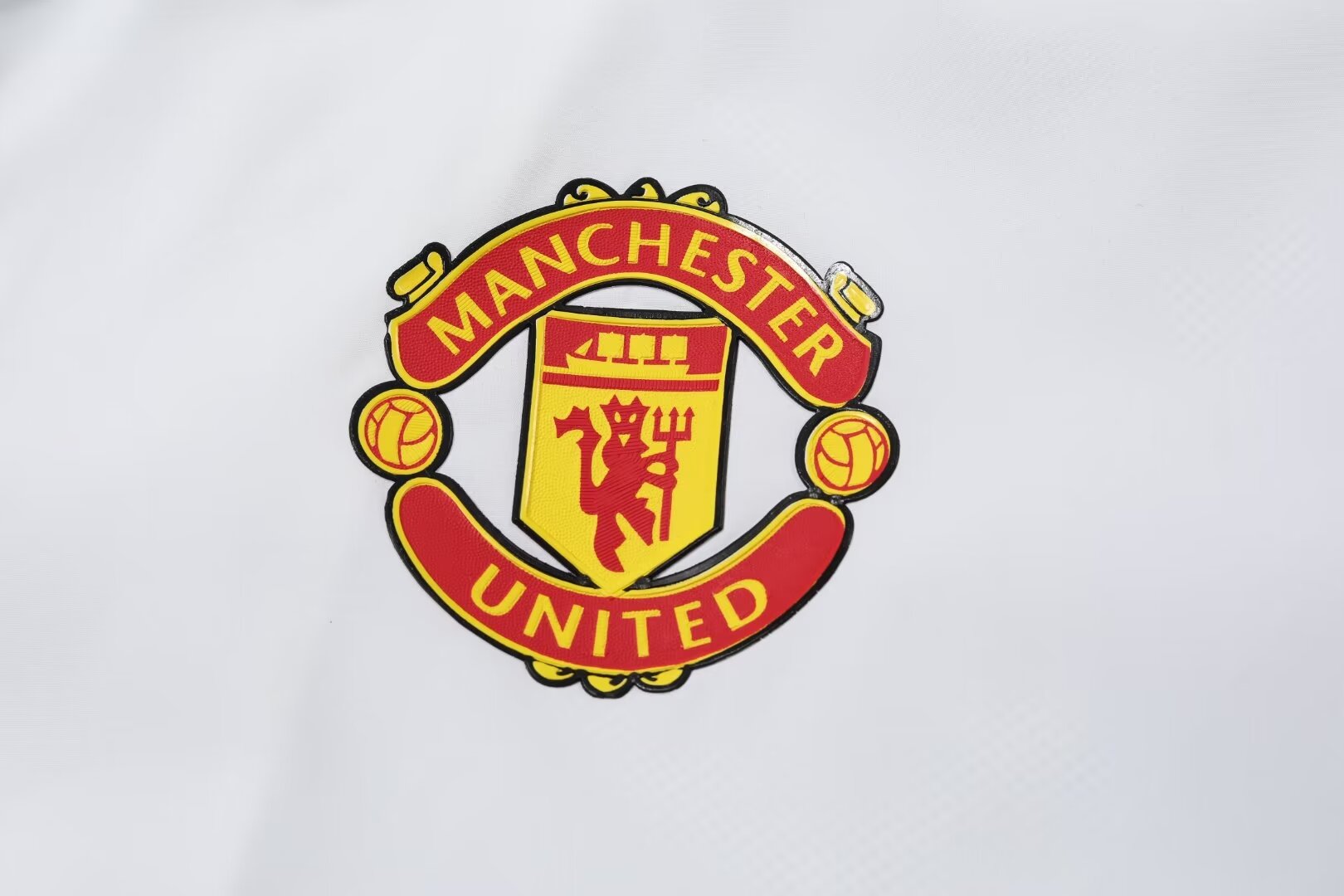 2023/24 Manchester United white hooded windbreaker 1:1 Thailand