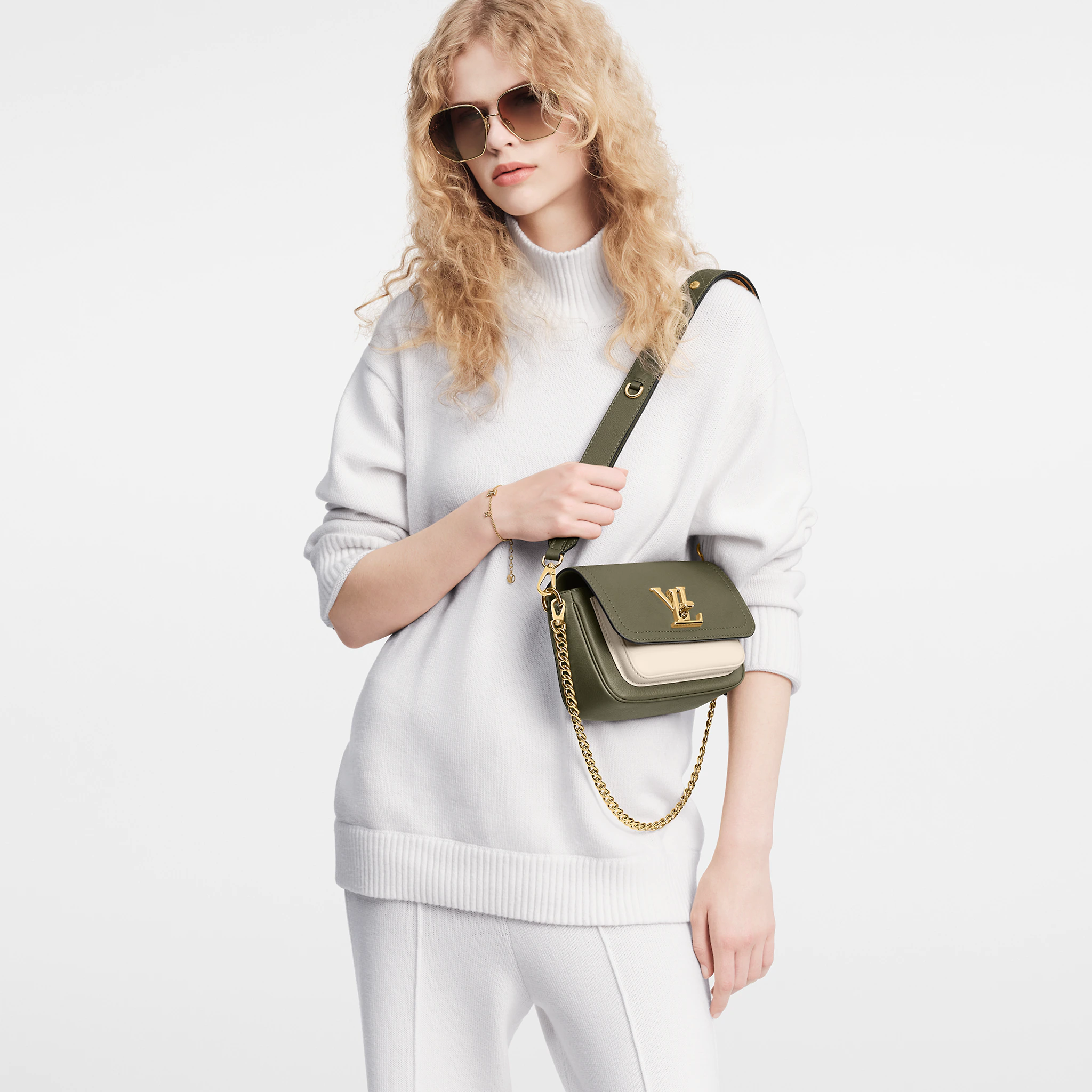 Louis Vuitton M21084 LockMe Tender
