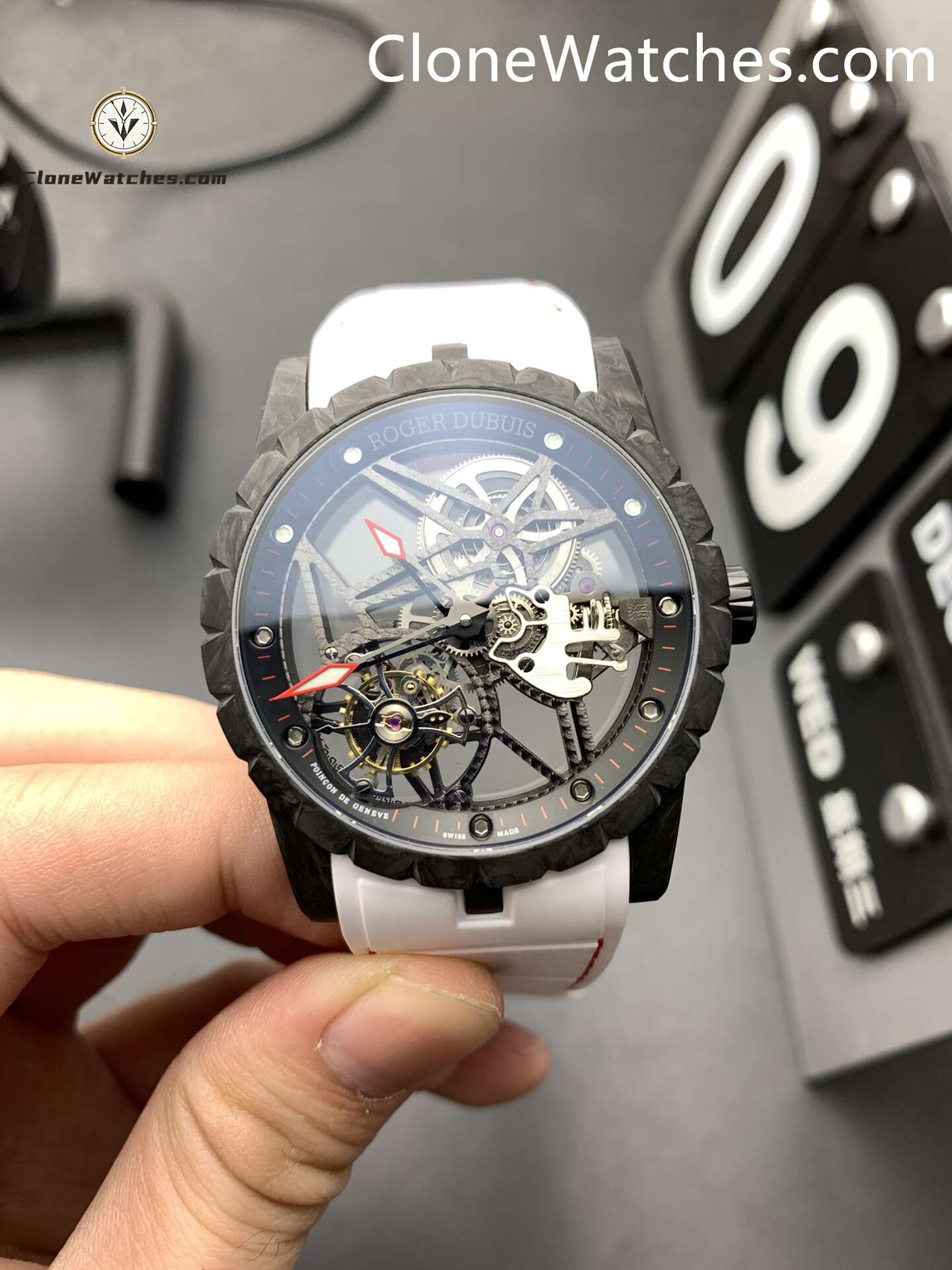 Roger Dubuis Super Clone Watches 1:1 Excalibur Carbon Fiber Skeleton Dial DBEX0577 42MM