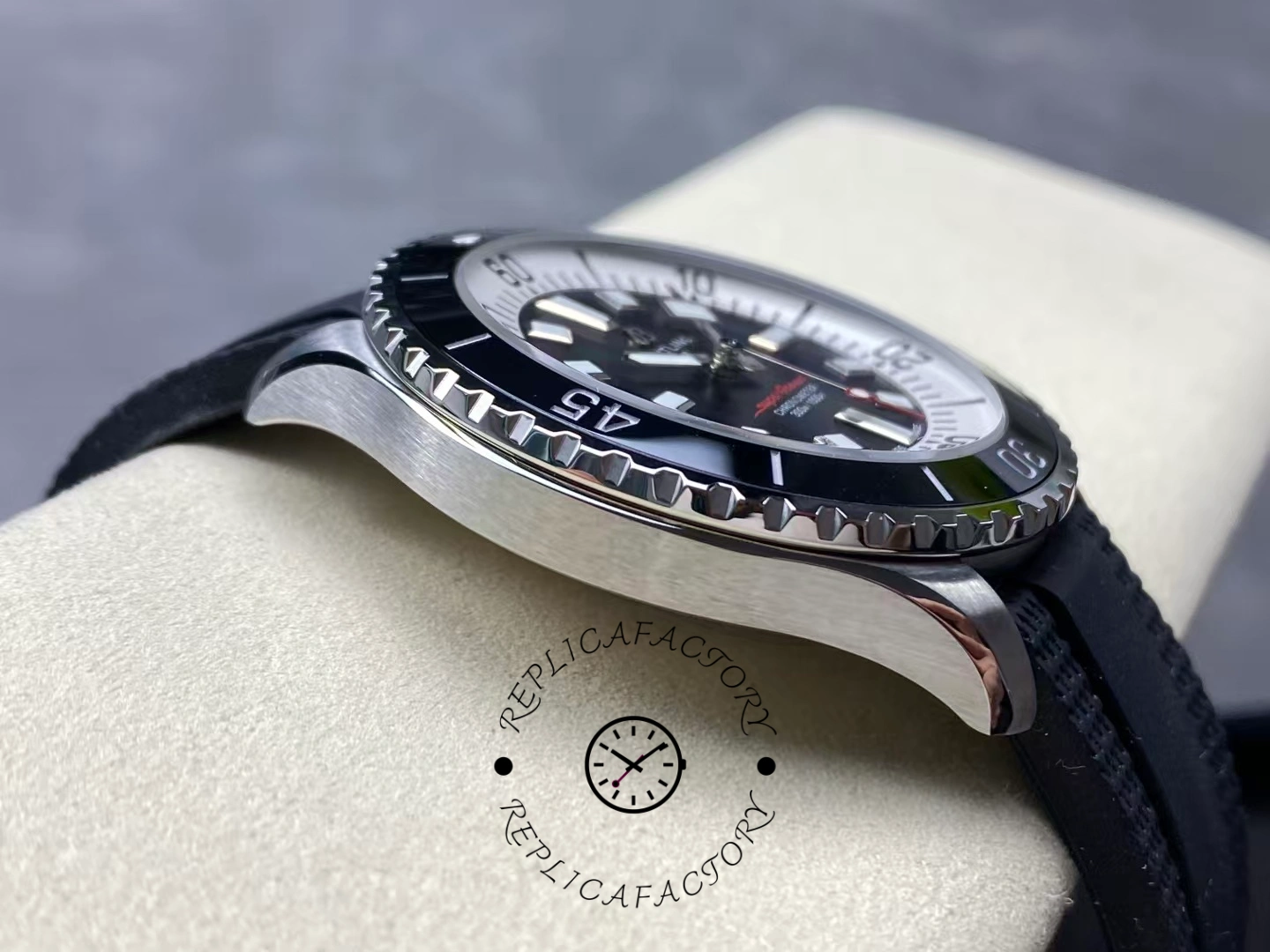Breitling Superocean Automatic 44 mm A17376211B1S1 1:1 Clone Black Rubber Strap