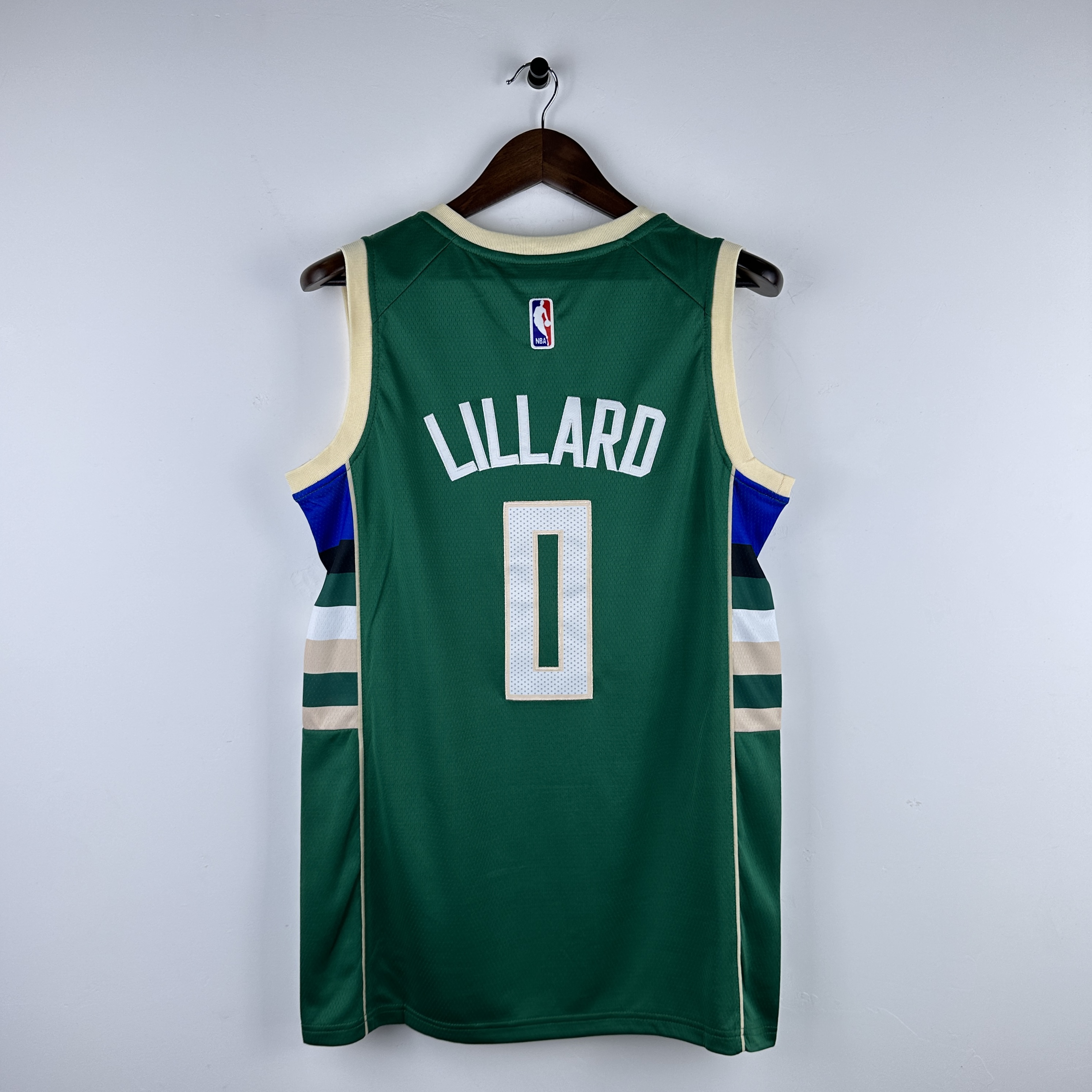 Embroidered Bucks V-neck Green No. 0 Lillard