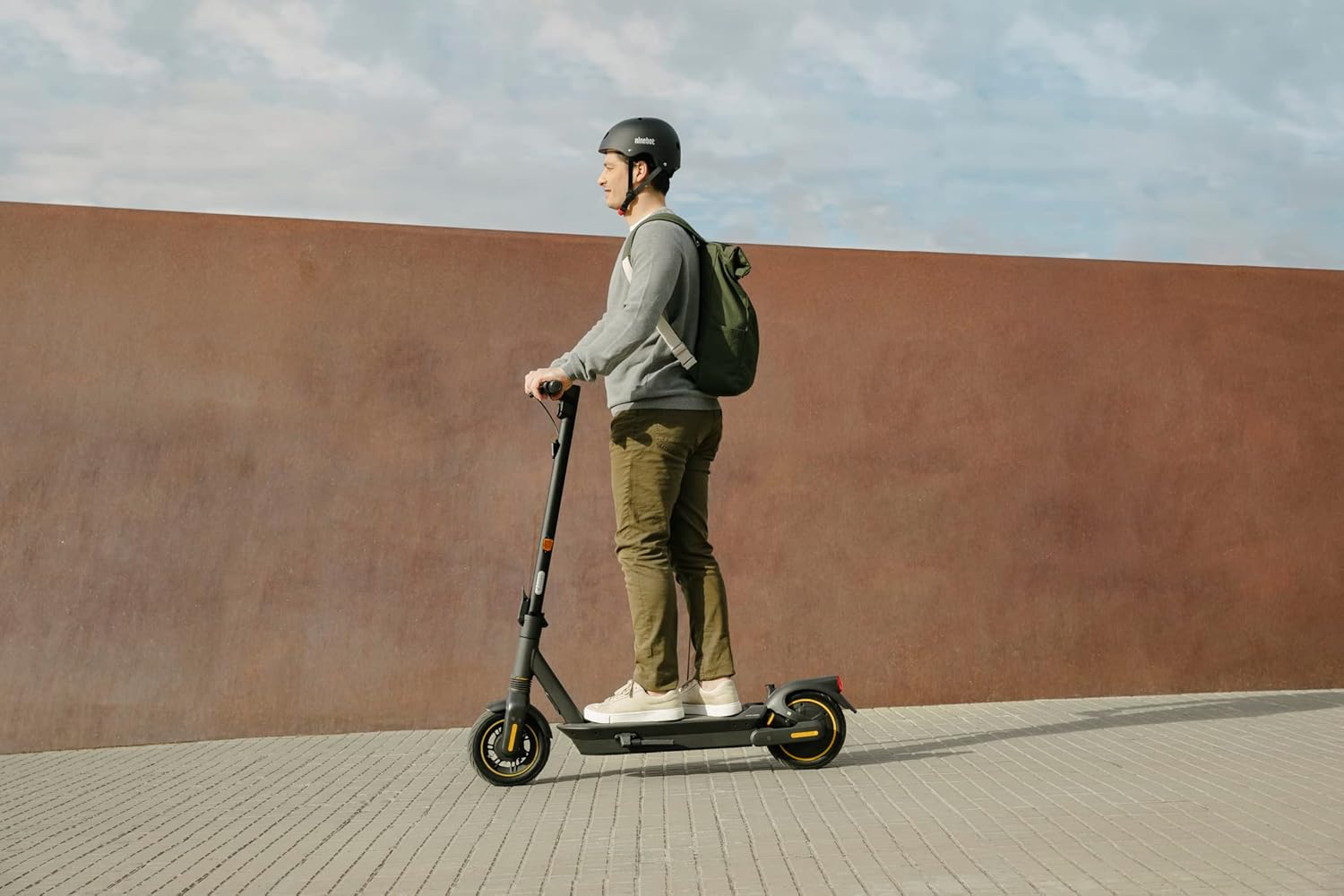Trottinette électrique 25 km h autonomie 70 km double freinage