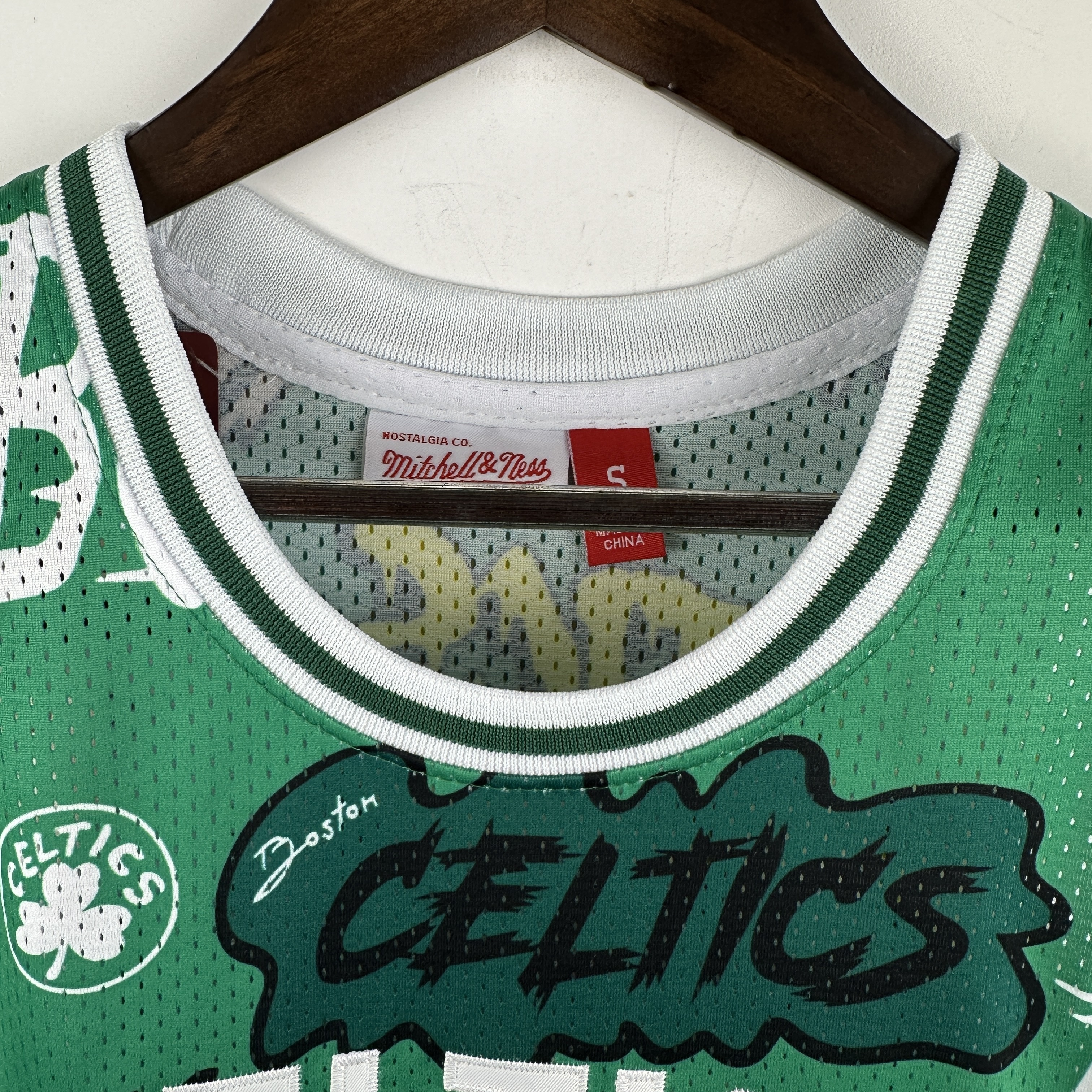 Embroidered MN Retro Jersey Celtics Graffiti No. 33 Bird