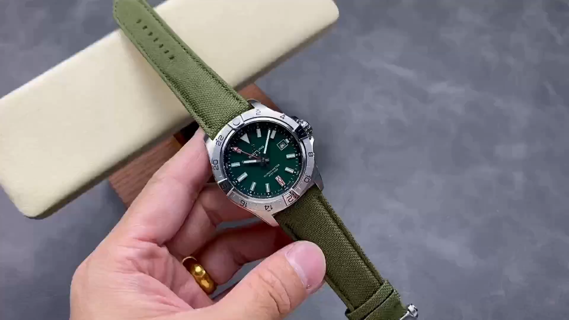 Breitling Avenger Automatic Gmt A32320101B1X1 Green Dial Replica