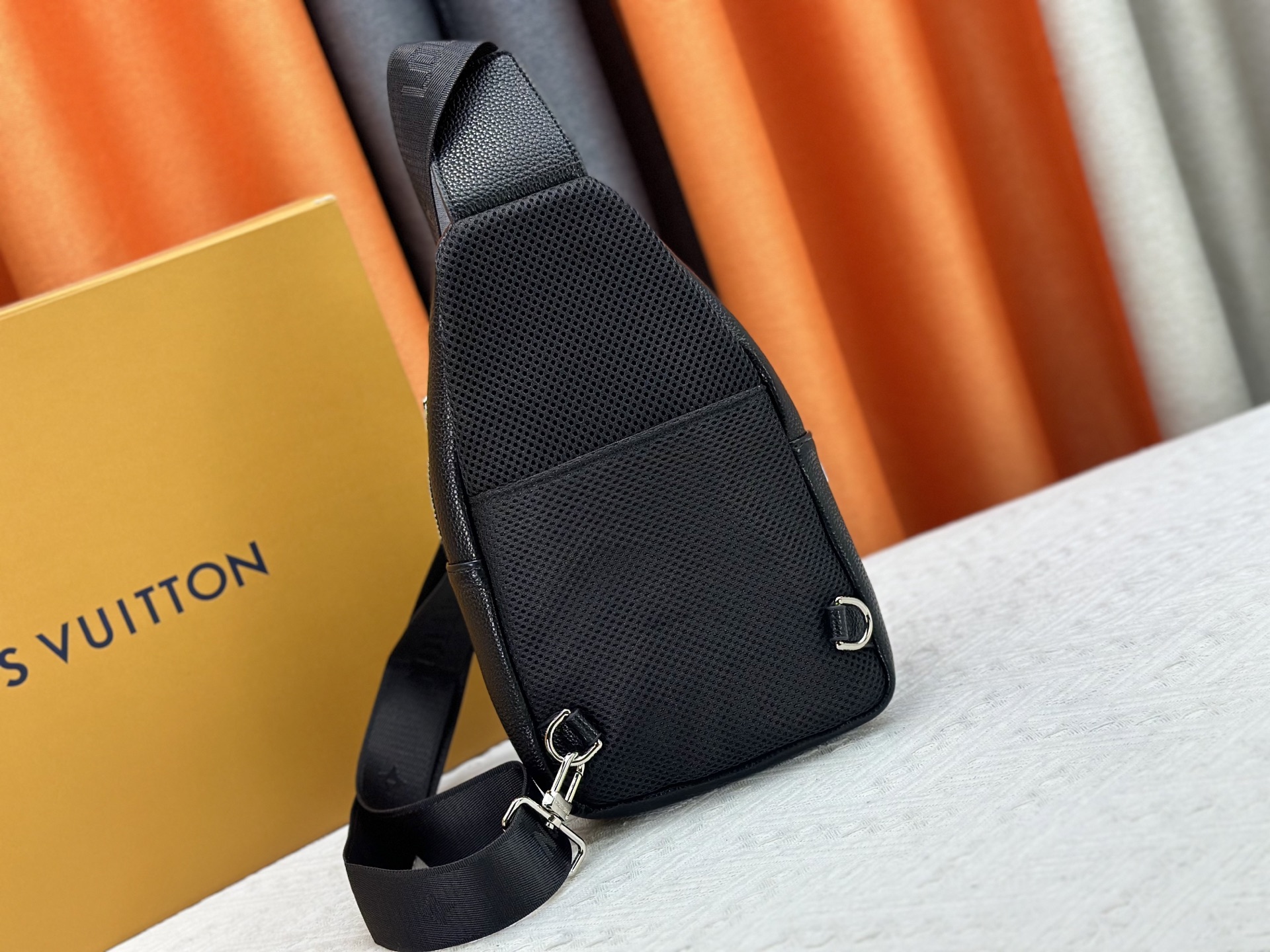 The latest style of LV men's chest bag