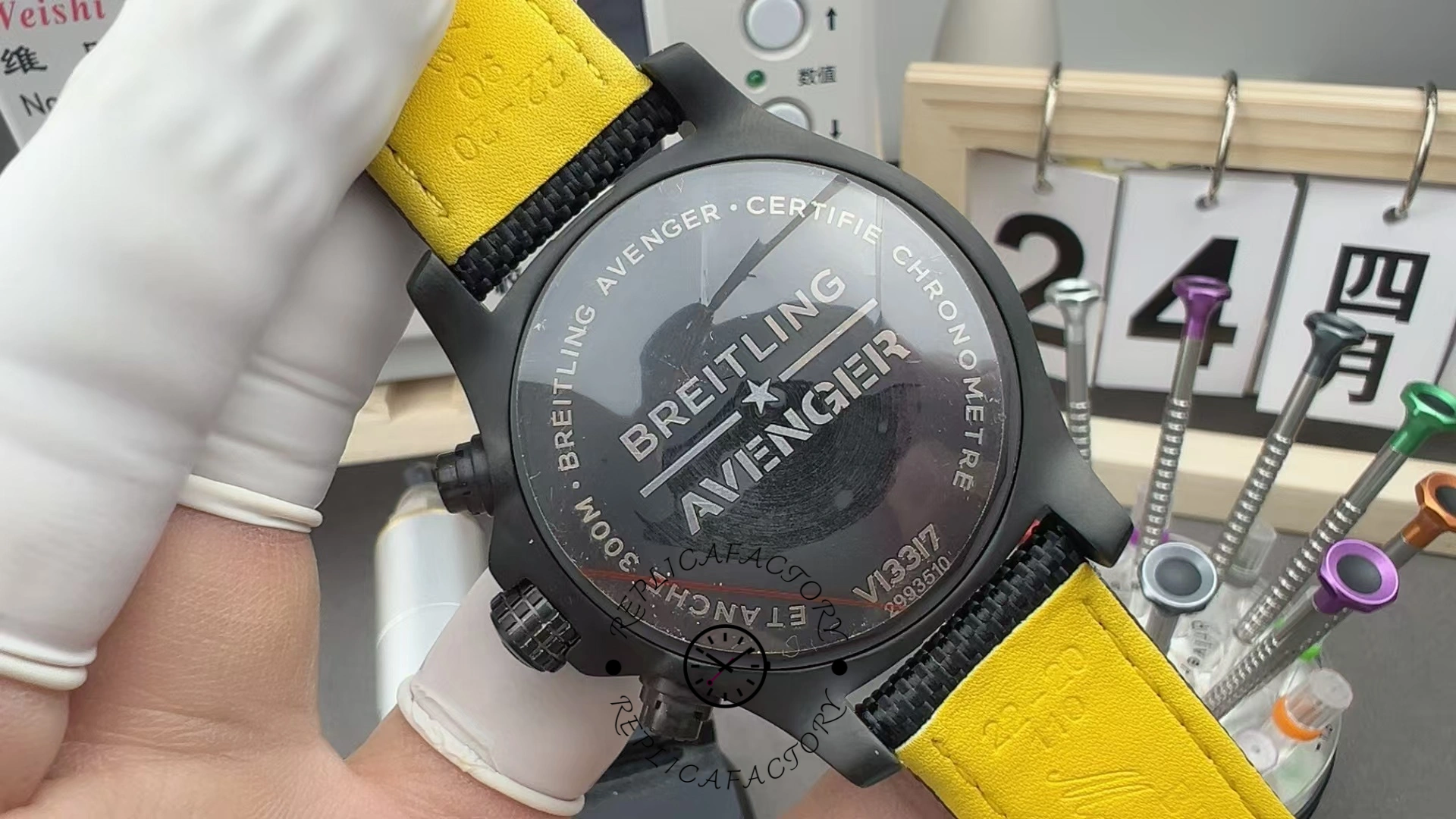 Breitling Avenger Auto Chrono V13317101B1X1 45mm Replica