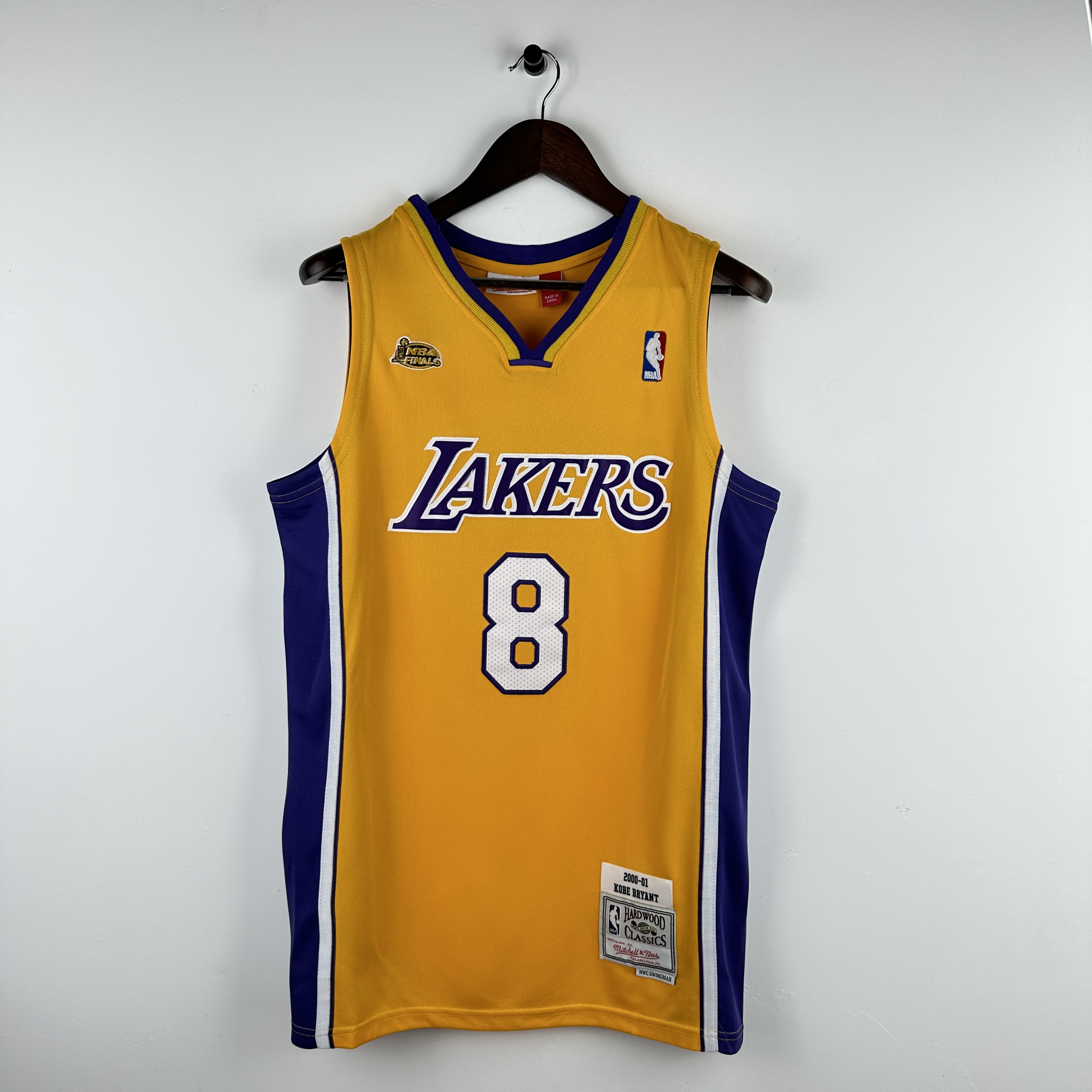 Embroidered MN Retro Jersey Lakers 00/01 Season V-neck Yellow No. 8 Kobe