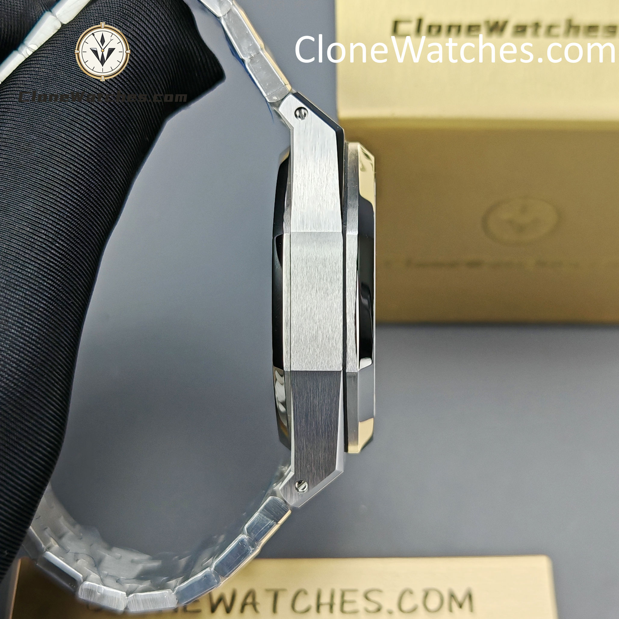 Audemars Piguet Super Clone Watches 1:1 Royal Oak White Dial 26240 Selfwinding Chronograph