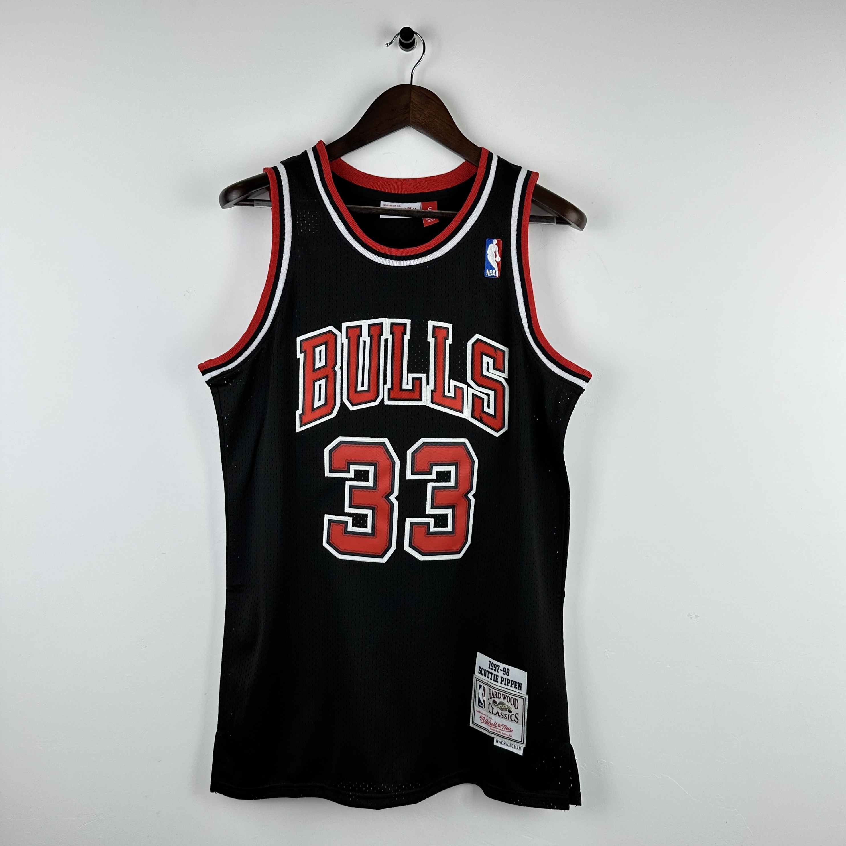 Embroidered MN retro jersey, Bulls 97/98 season, black, No. 33, Scottie Pippen