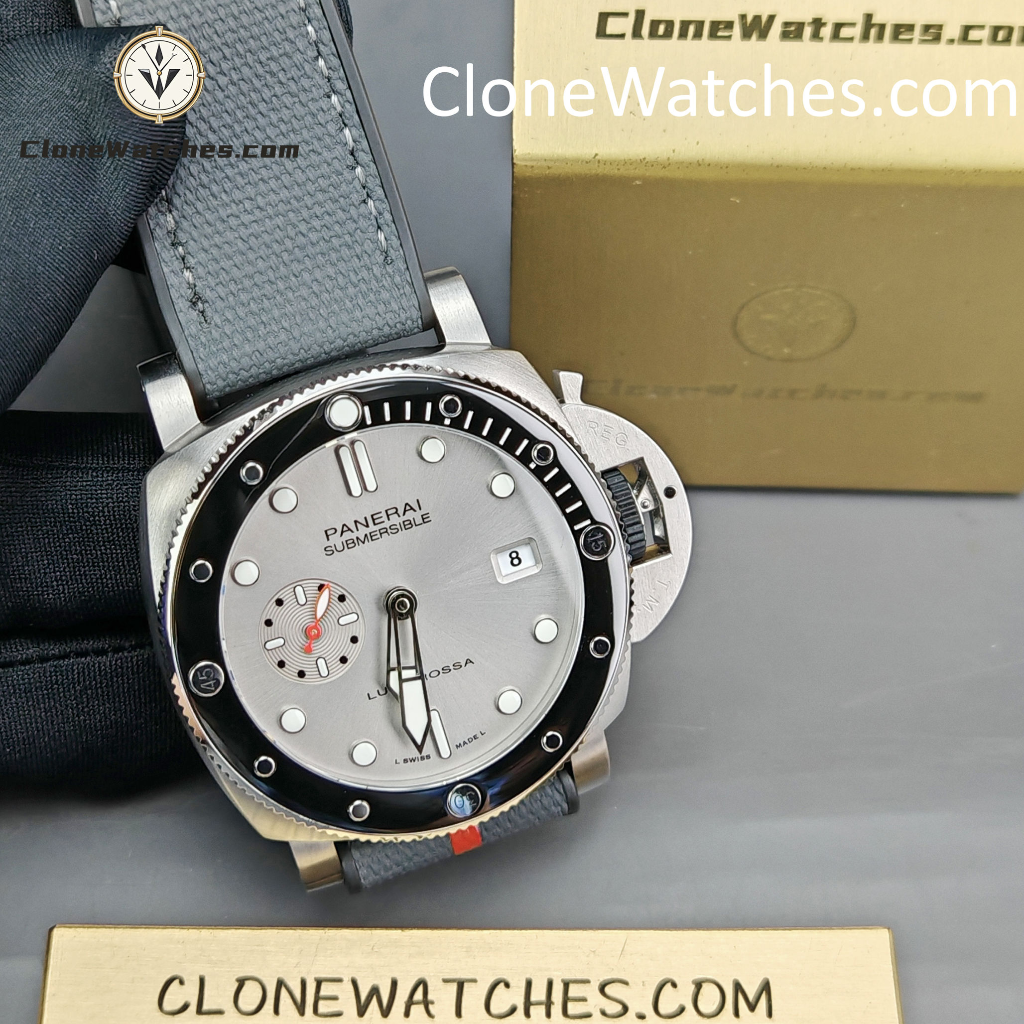 Panerai Super Clone Watches 1:1 Submersible QuarantaQuattro Luna Rossa PAM01681 44mm