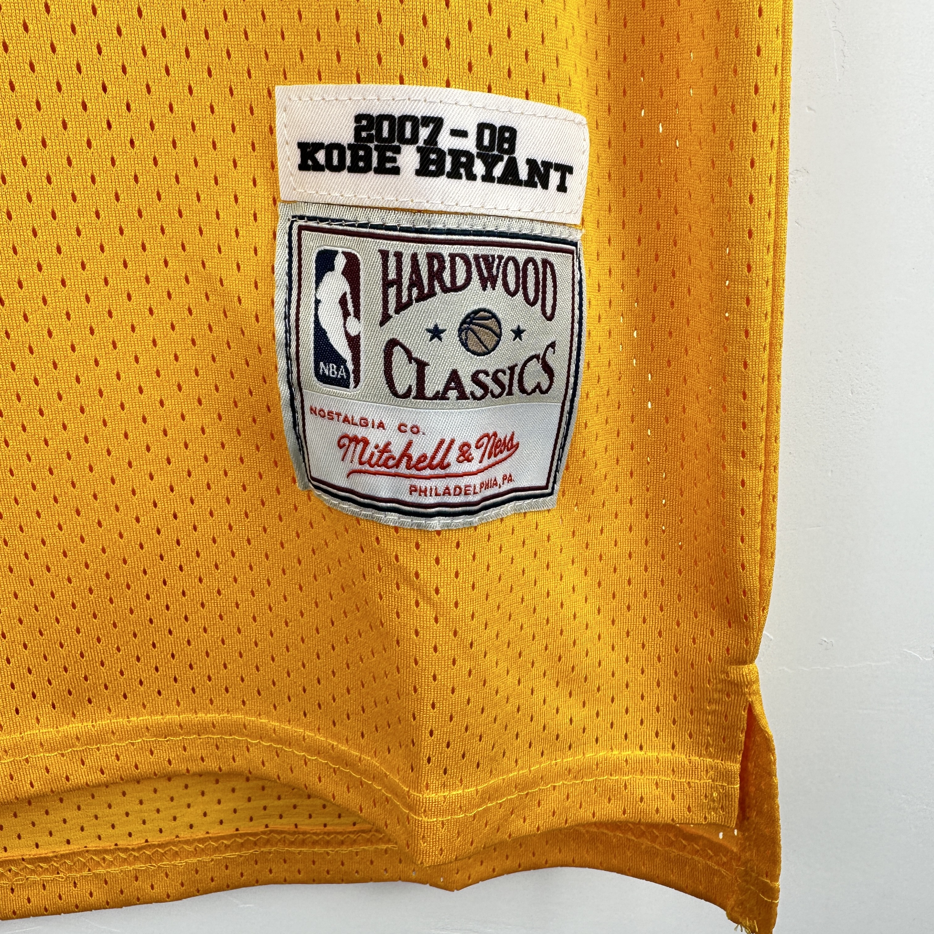 Embroidered MN Retro Jersey Lakers 07/08 Season Crew Neck Yellow No. 24 Kobe