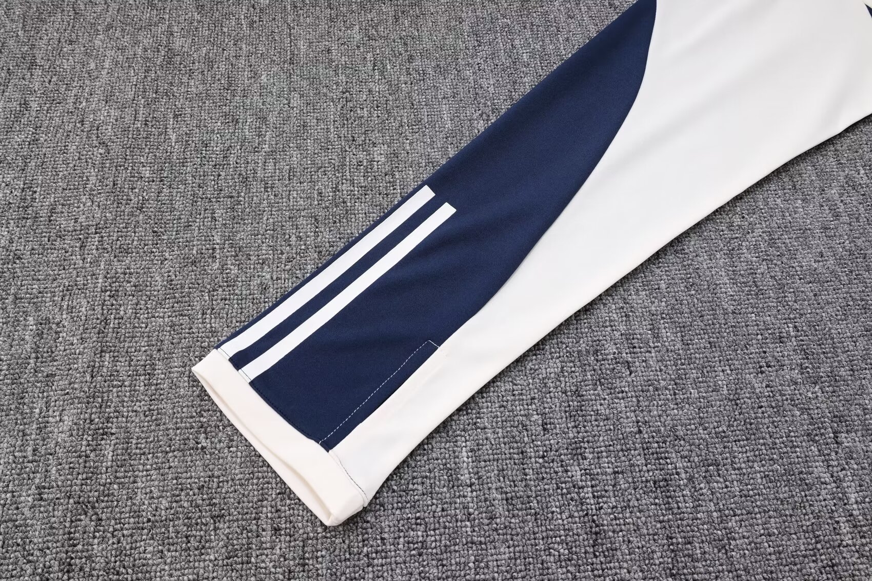 2023/2024 Italy Half-Pull Training Suit Off-White Soccer Shirt Set