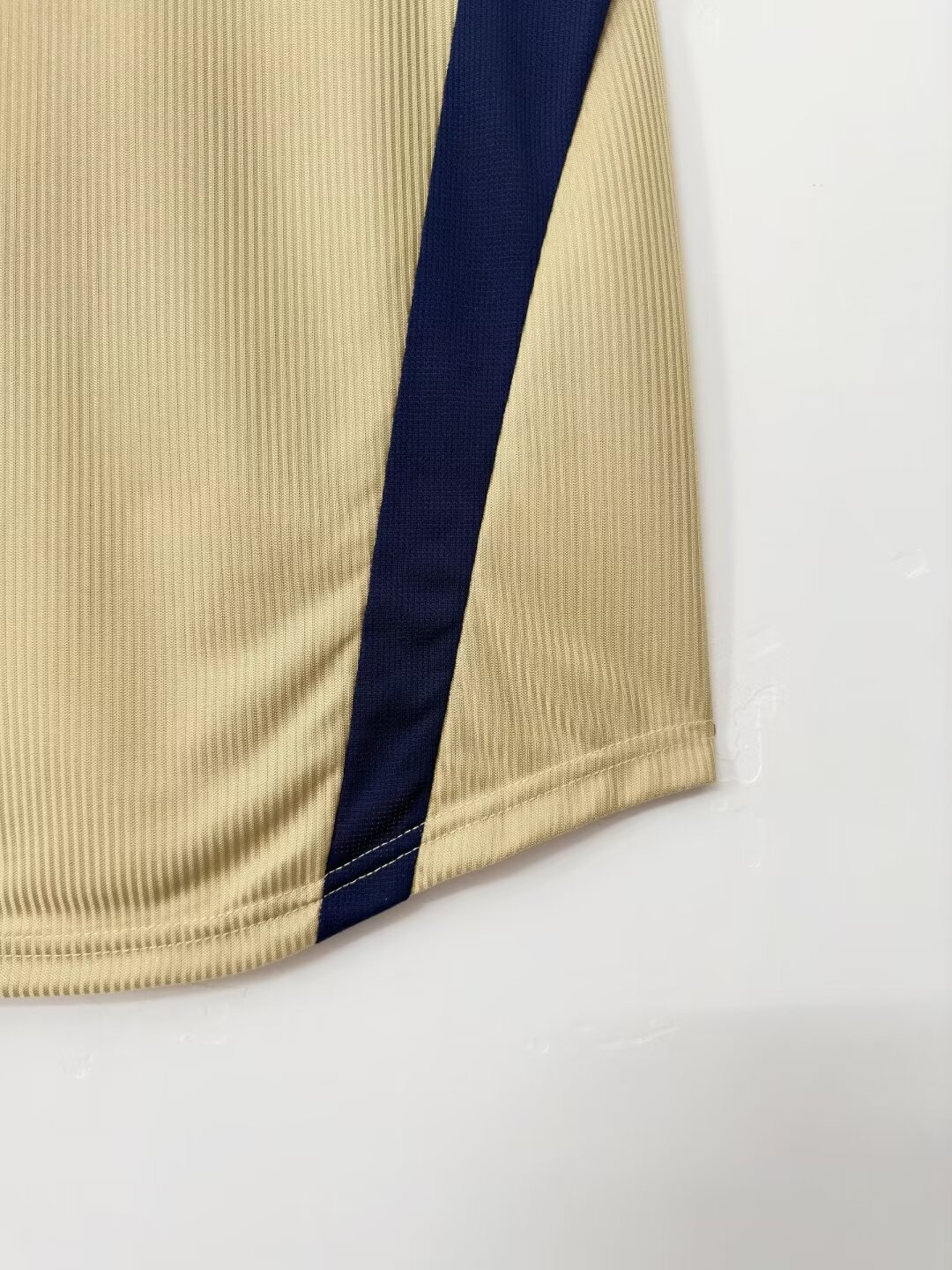 2001/02 Arsenal Away Retro Jersey - Fans Edition