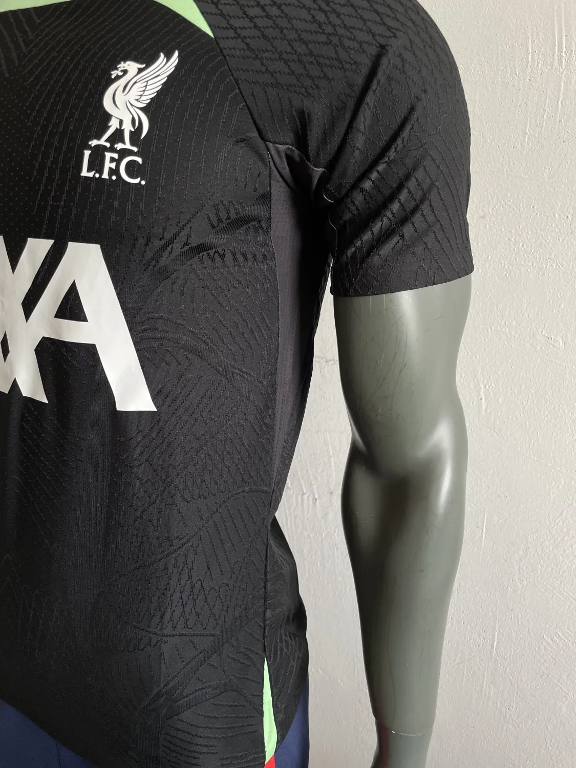 2023/24 Liverpool Player Training Jersey Player Edition