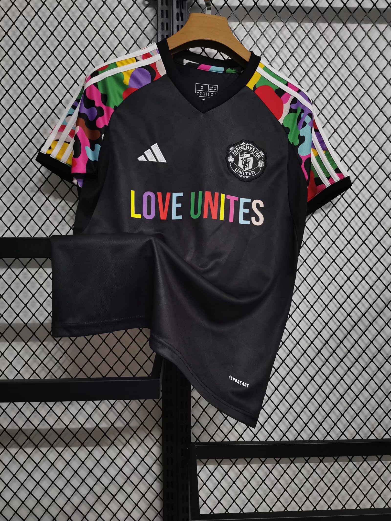 2024/25 Manchester United pre-match training kit - Fans Edition