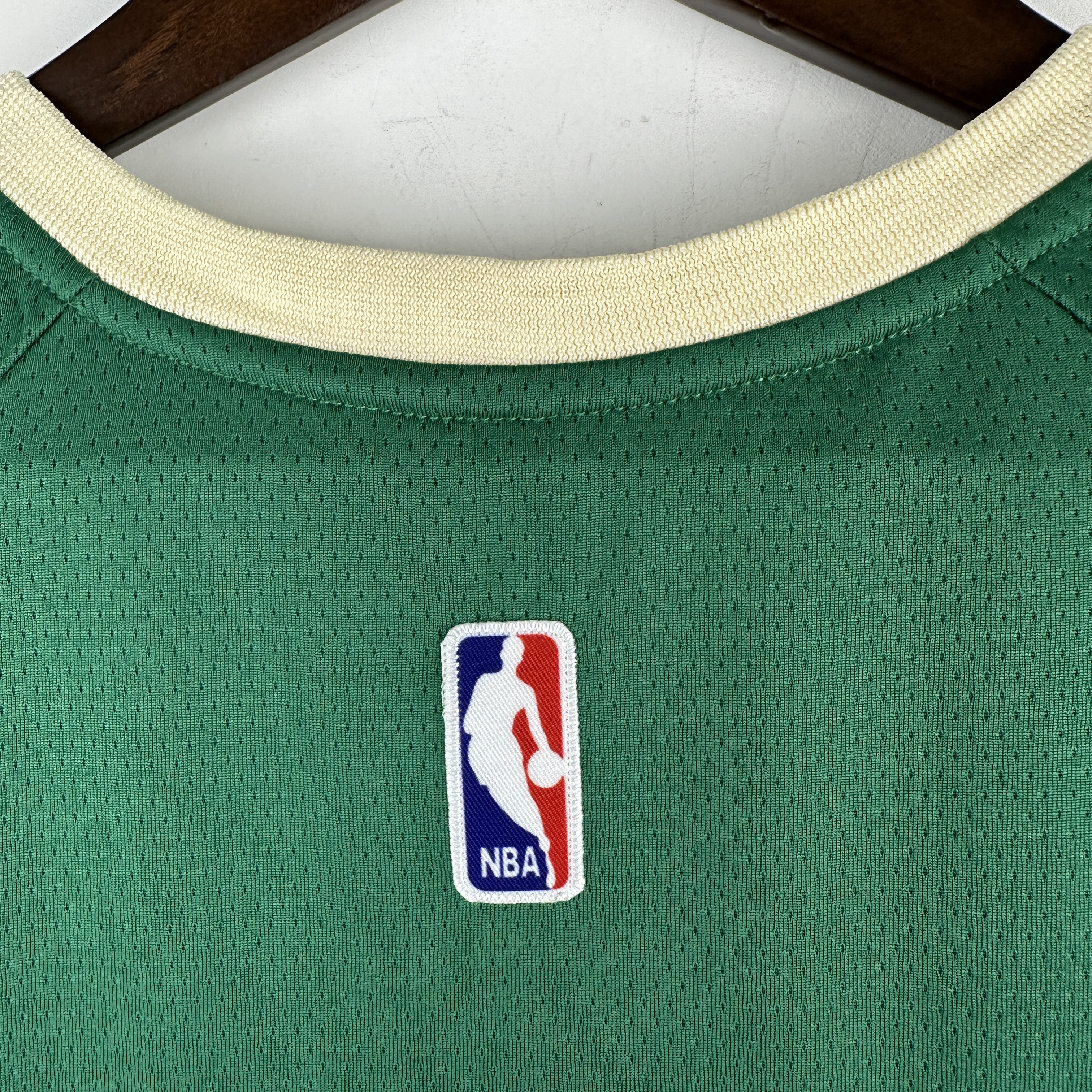 Embroidered Bucks V-neck Green No. 0 Lillard