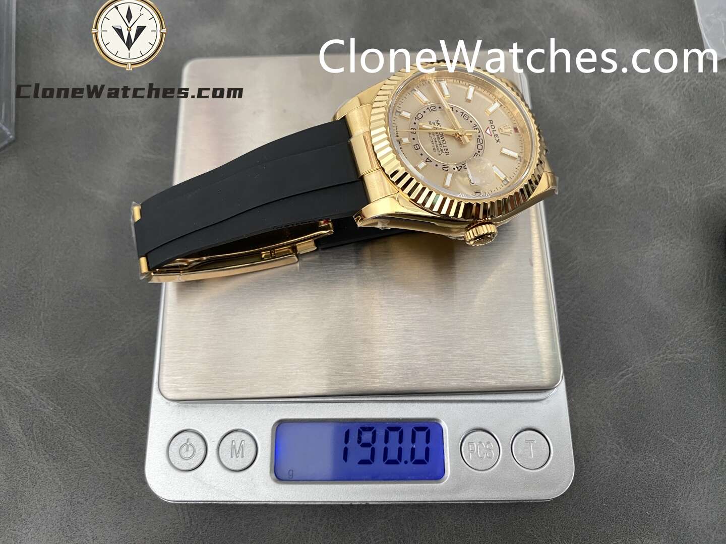 Rolex Super Clone Watch 1:1 Sky Dweller Gold Dial M326238-0007 42MM Rubber Strap