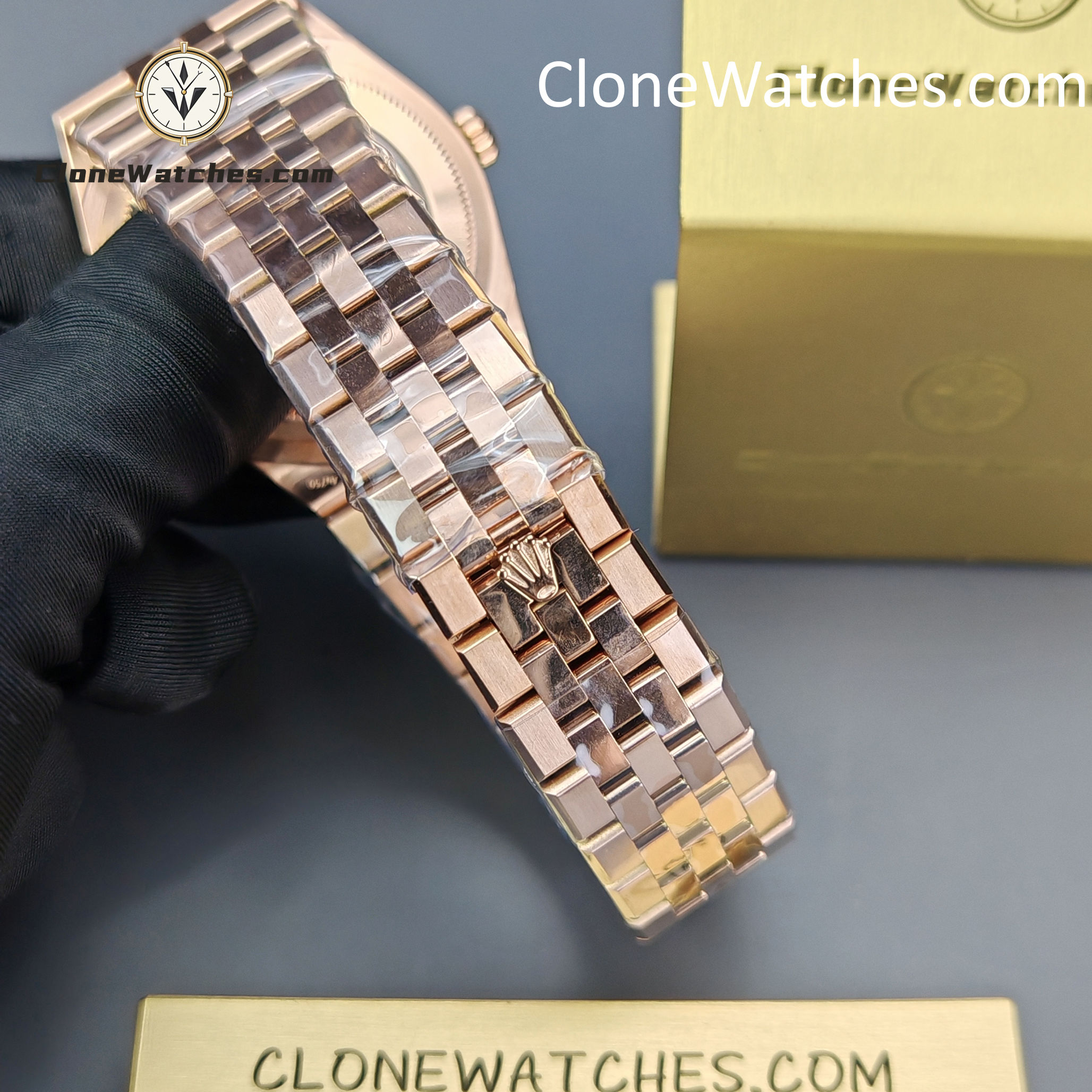Rolex Super Clone Watches 1:1 Land-Dweller M127335-0001 White Dial Rose Gold 7135 Movement 40mm