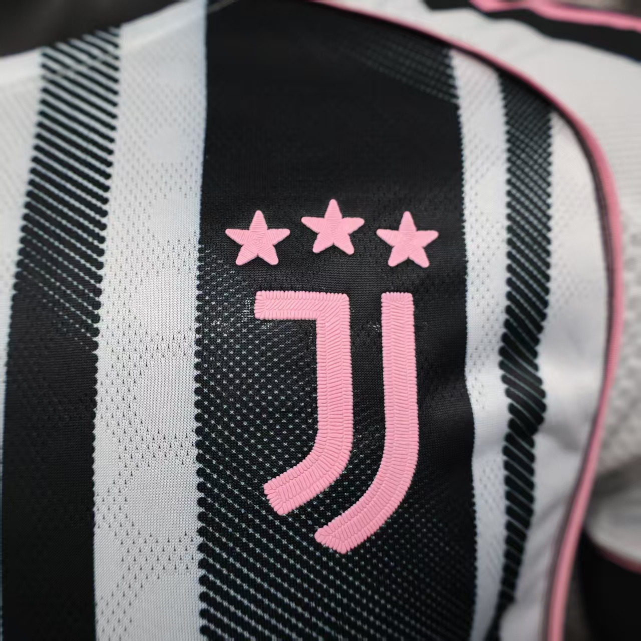 25-26 Juventus Home Jersey with Advertising - Player Edition