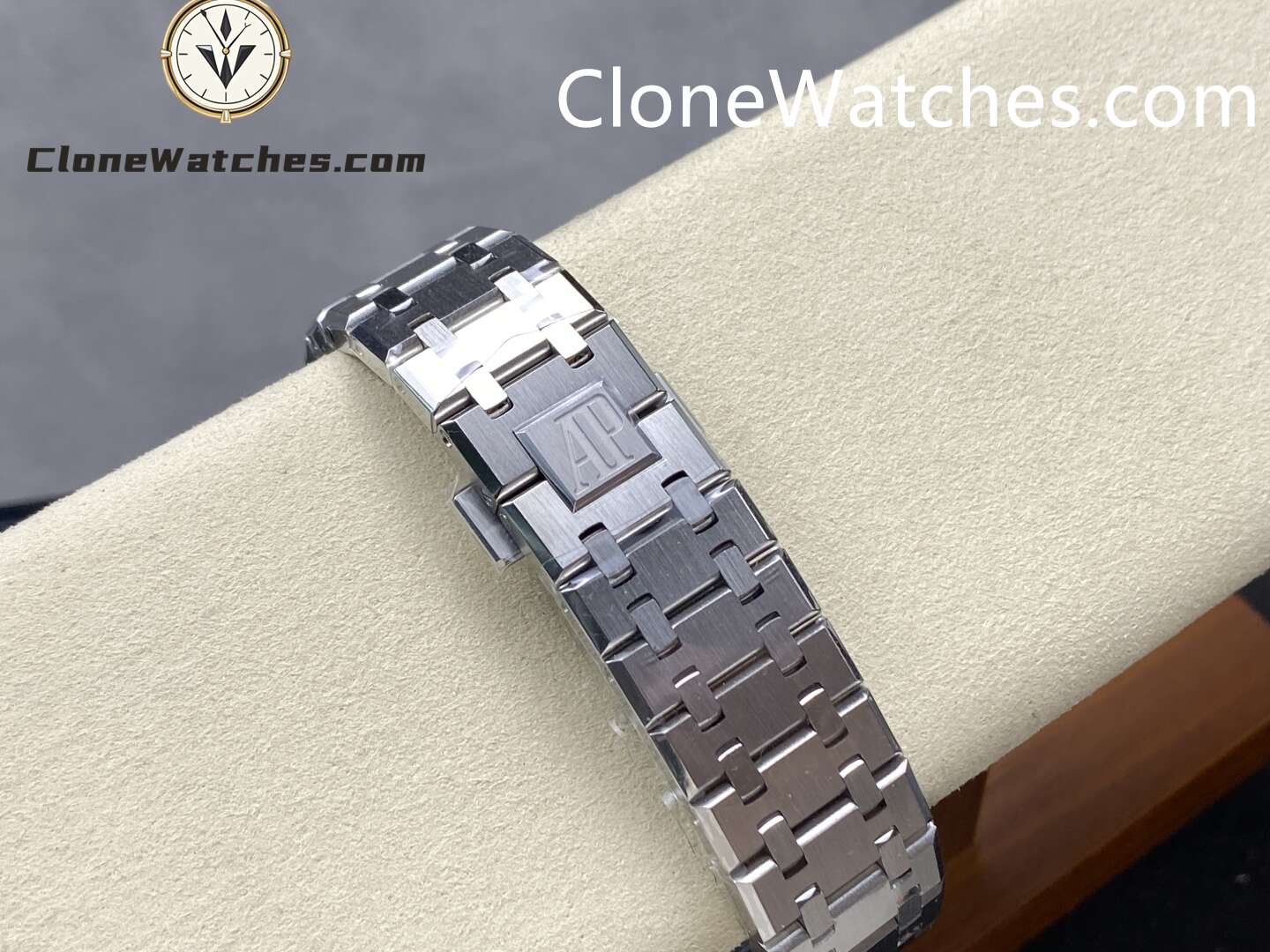 Audemars Piguet Super Clone Watches 1:1 Royal Oak x Kaws Sliver XX Dial 41 mm