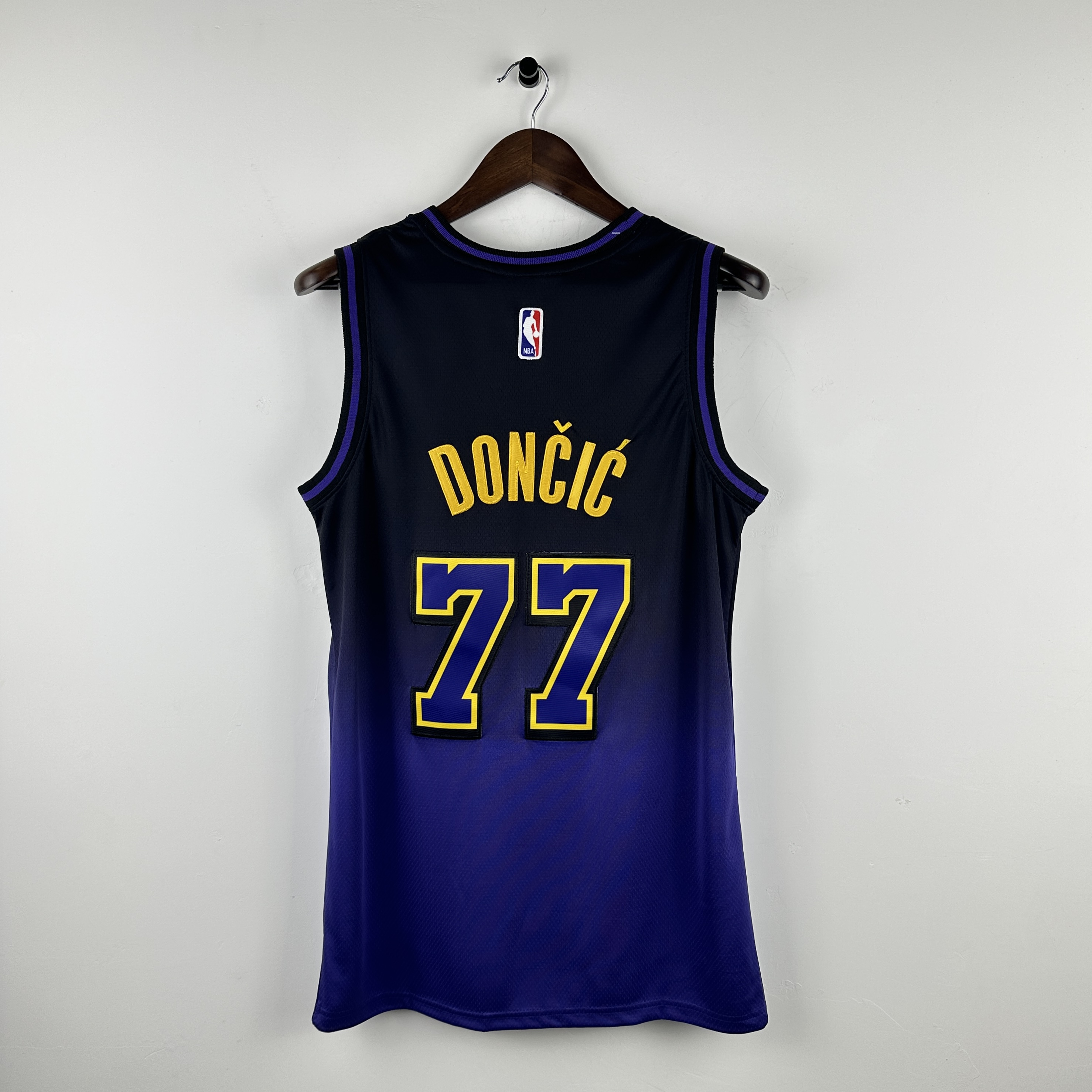 Embroidery 25th season Lakers City Edition No. 77 Doncic