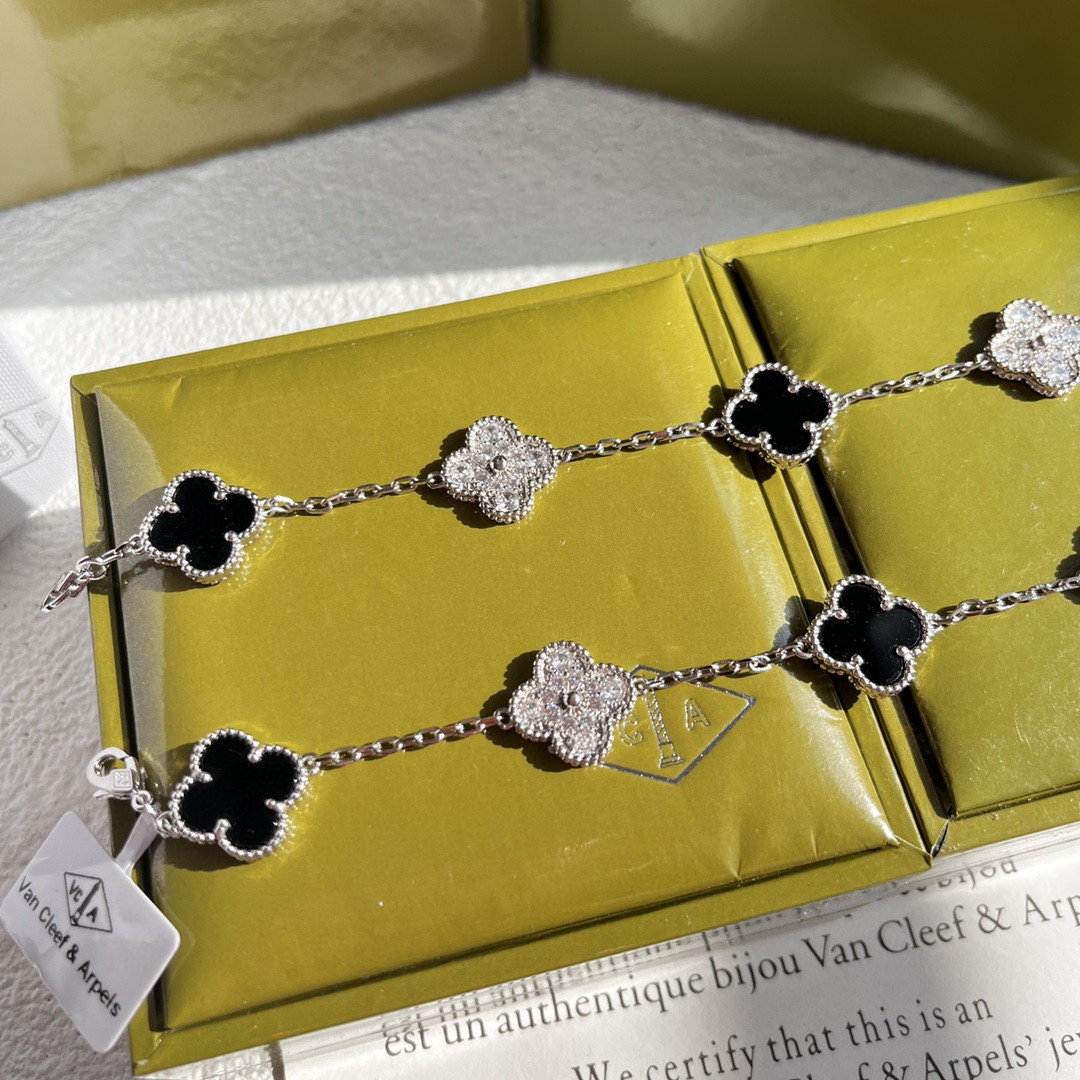 Van Cleef & Arpels Four Leaf Lucky Series 18K Gold Bracelet