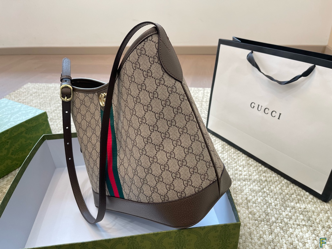 Gucci Hobo shoulder bag large size 33