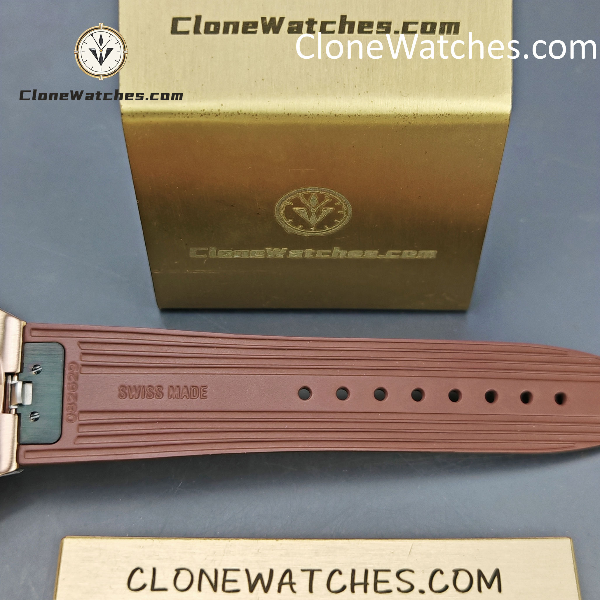 Vacheron Constantin Super Clone Watches 1:1 Overseas Rose Gold 4500V/000R-B127 White Dial