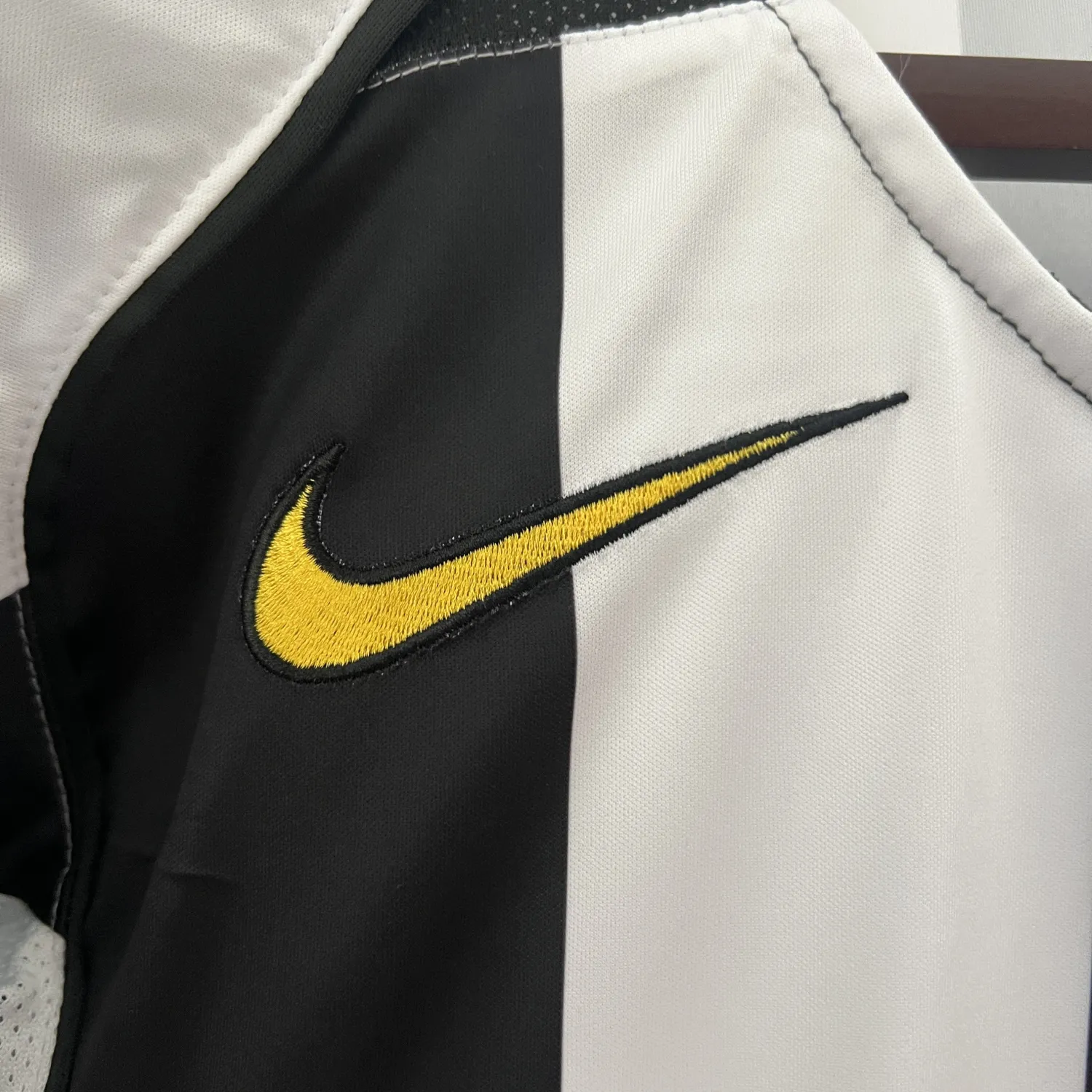 2004/05 Juventus home retro jersey