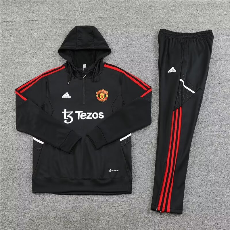 2022/2023 Manchester United hooded half pull black