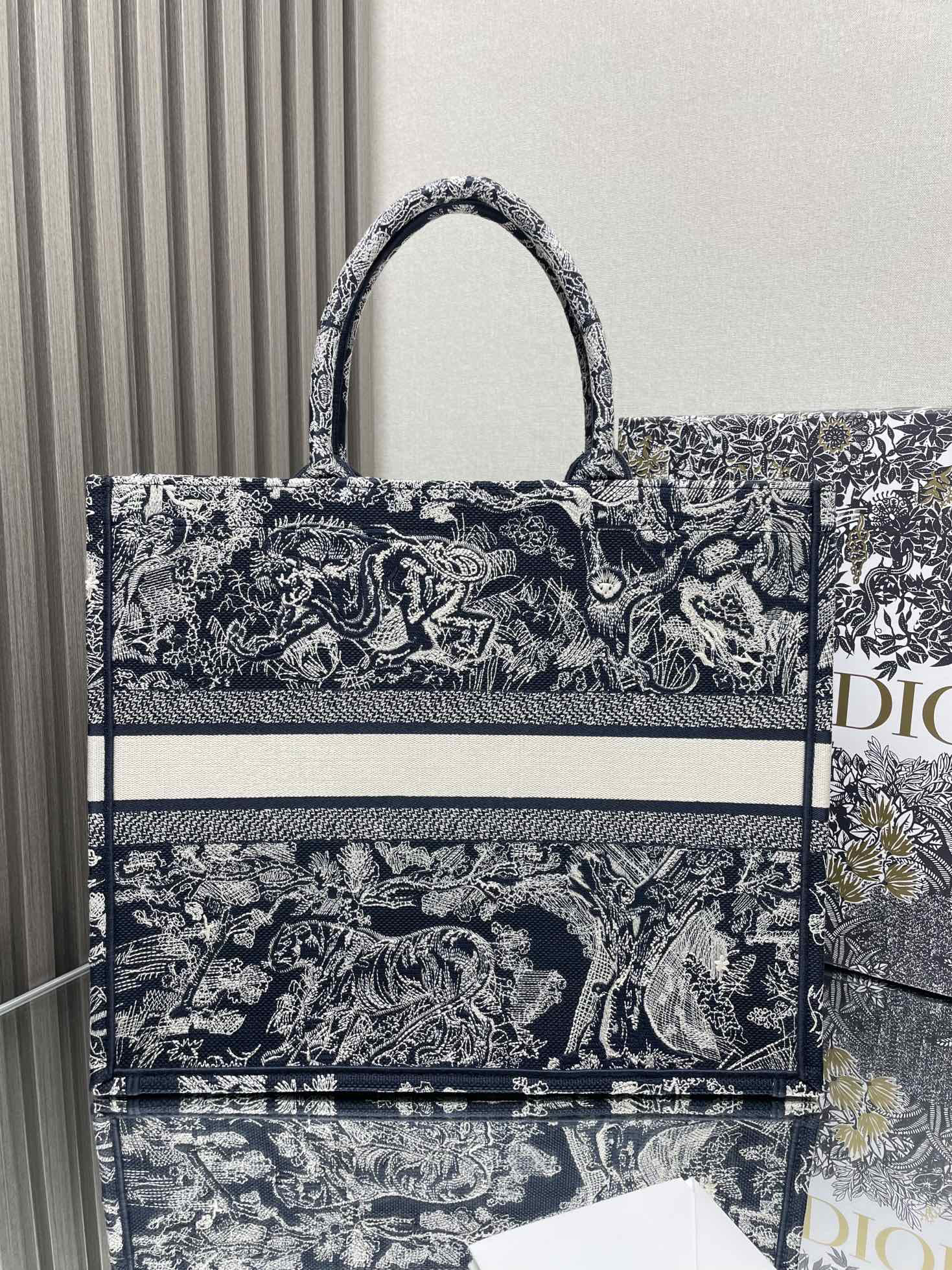 Dior p380 New Blue Tiger Large 41.5×35×18cm