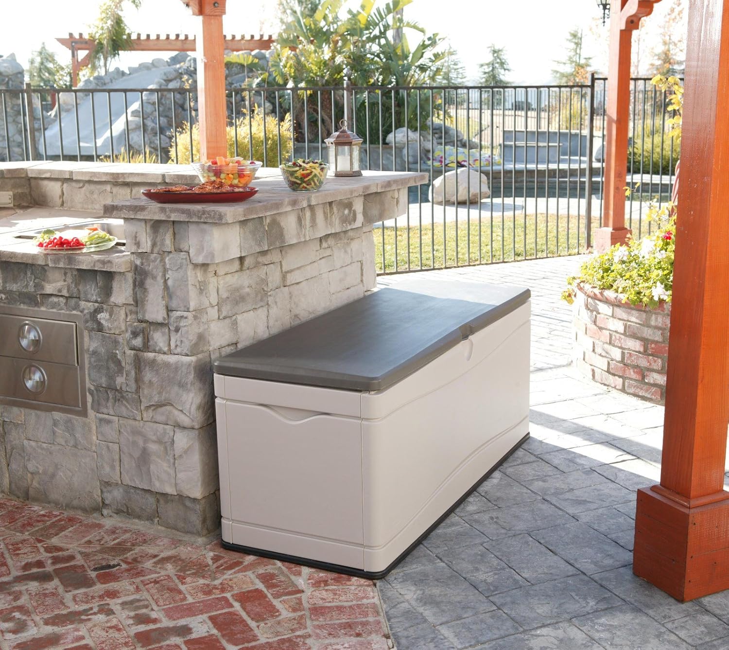 Coffre de rangement extérieur 1524 x 61 x 673 mm coloris tan