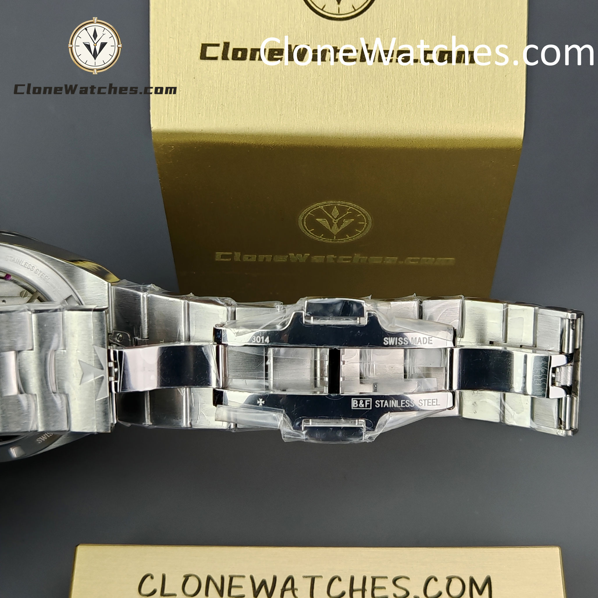 Vacheron Constantin Super Clone Watches 1:1 Overseas 4500V/210A-B128 Blue Dial