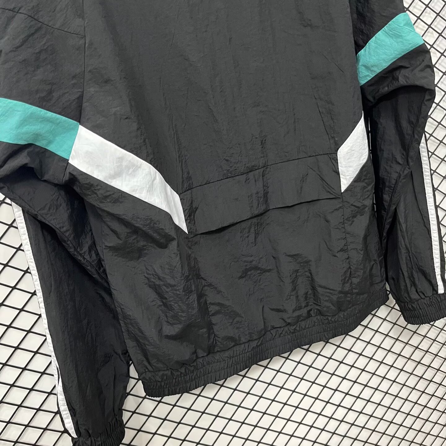 Newcastle retro windbreaker