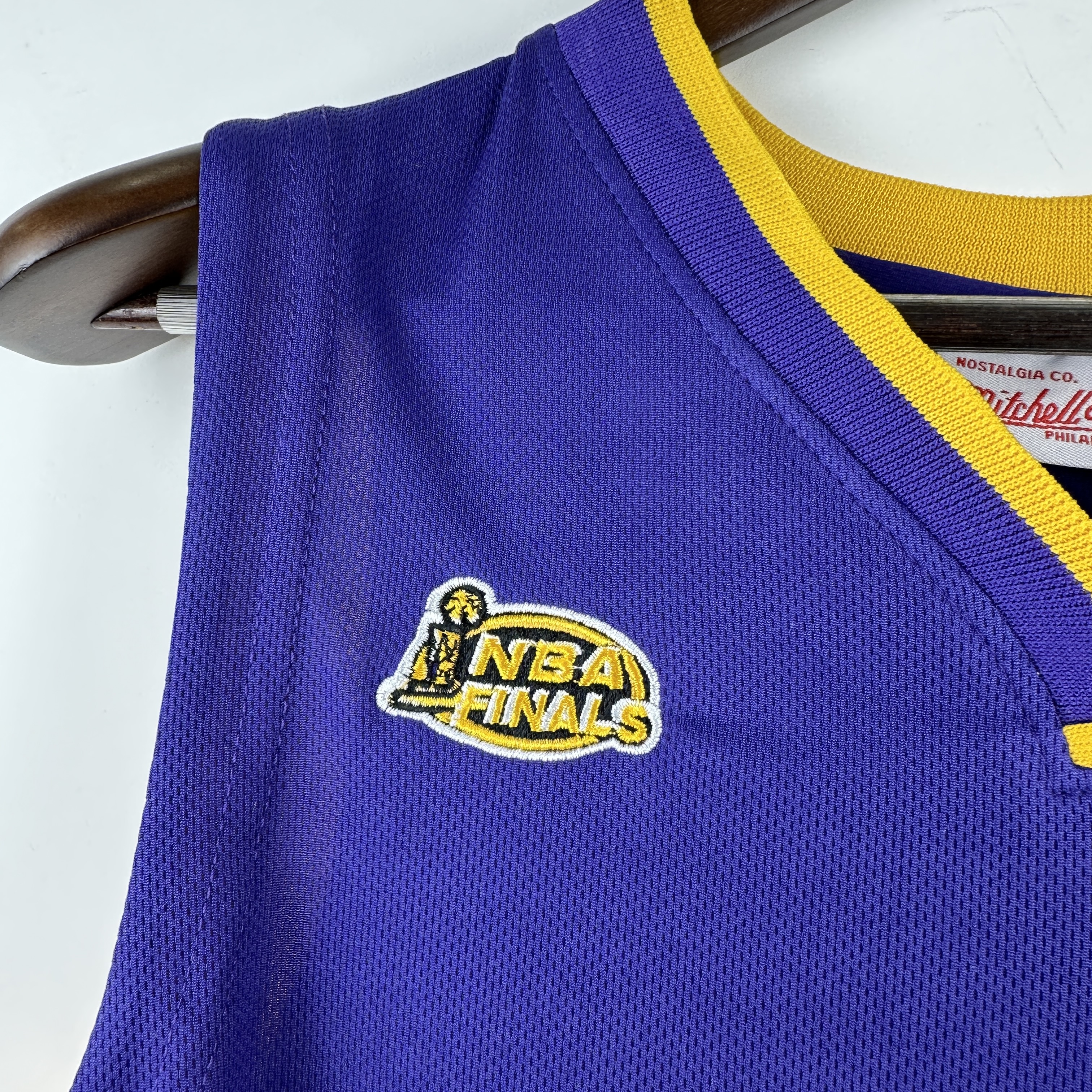 Embroidered MN Retro Jersey Lakers 00/01 Season V-neck Purple No. 8 Kobe