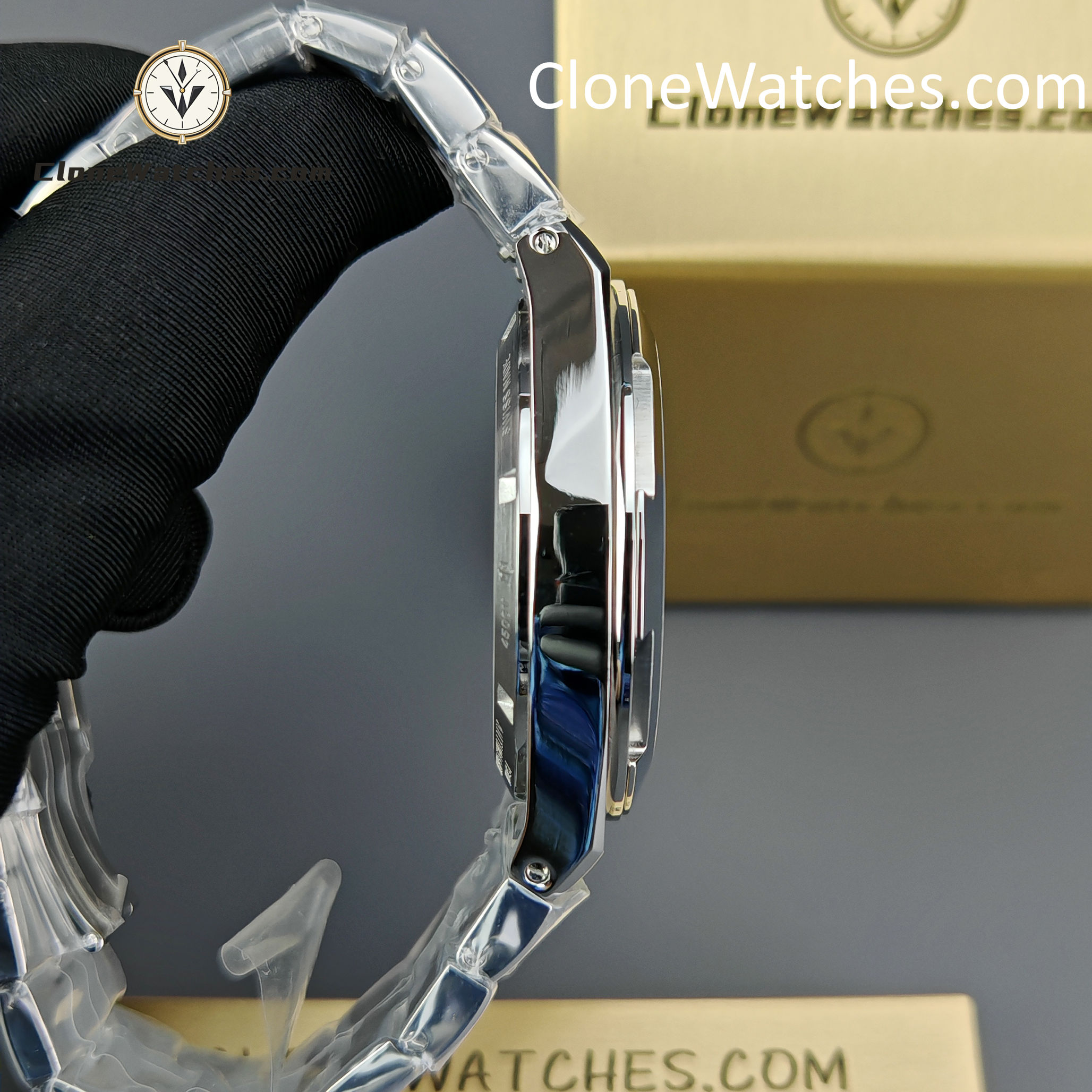 Vacheron Constantin Super Clone Watches 1:1 Overseas 4500V/210A-B128 Blue Dial